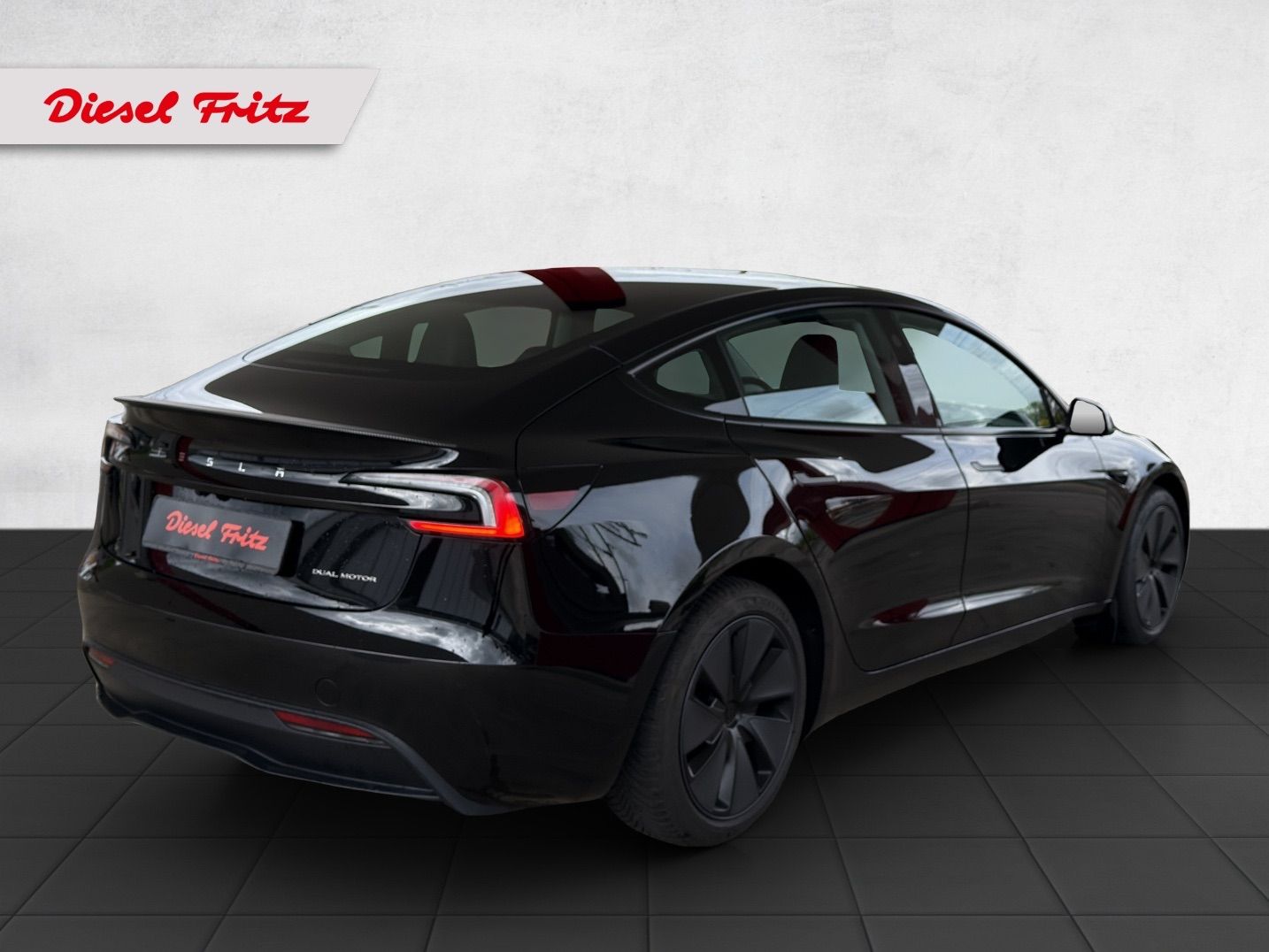 TESLA Model 3 Long Range Dual Motor AWD-image-4