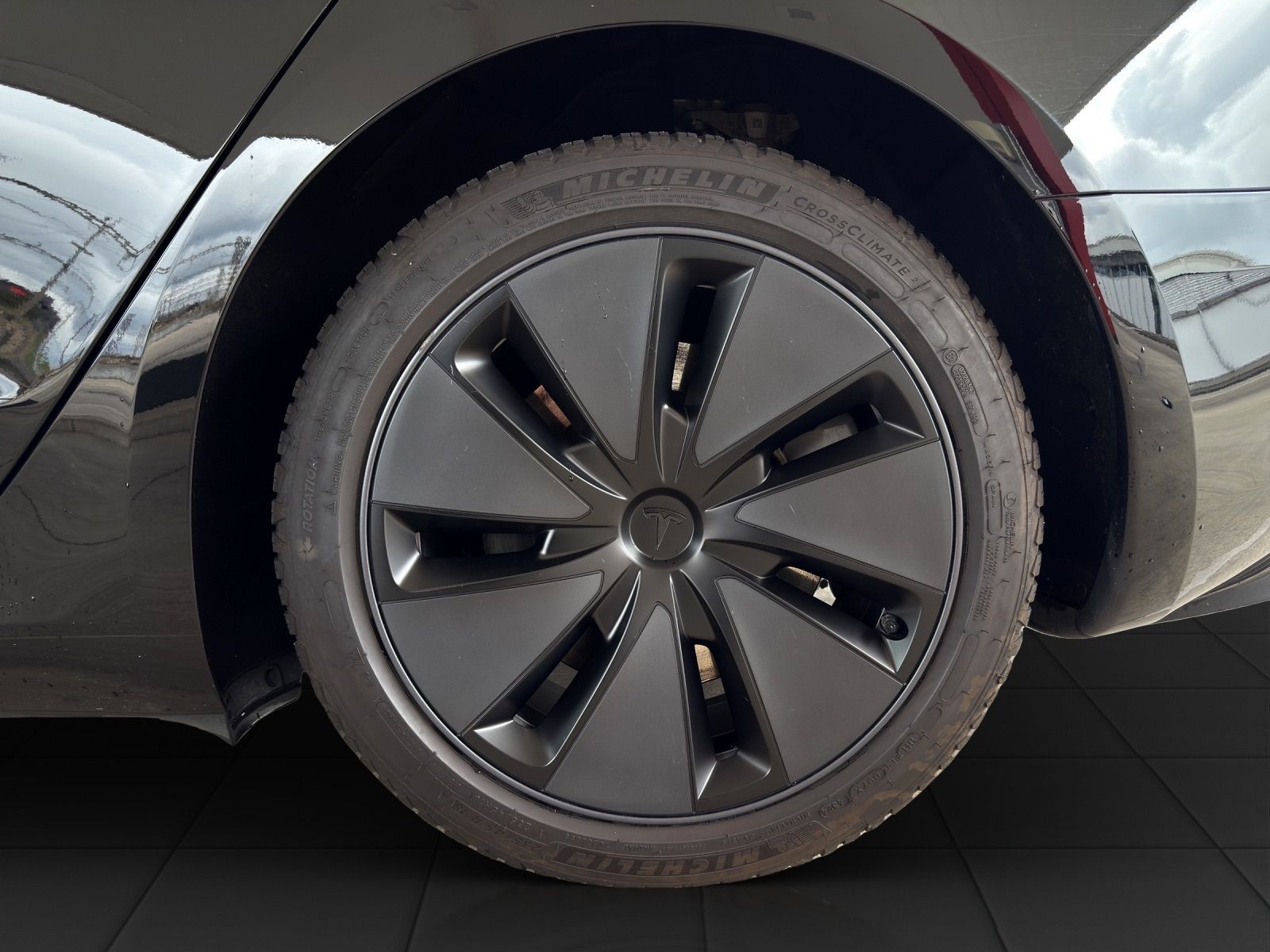 TESLA Model 3 Long Range Dual Motor AWD-image-17