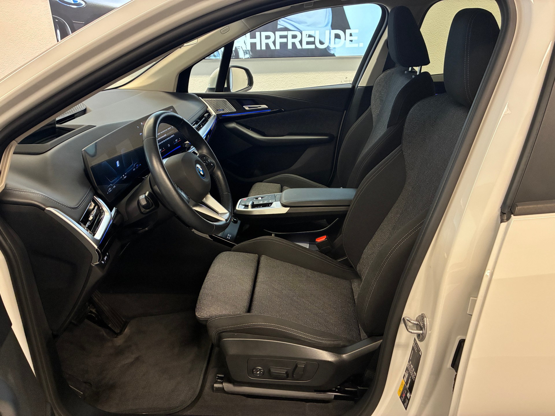 BMW 225e xDrive Active Tourer-image-7