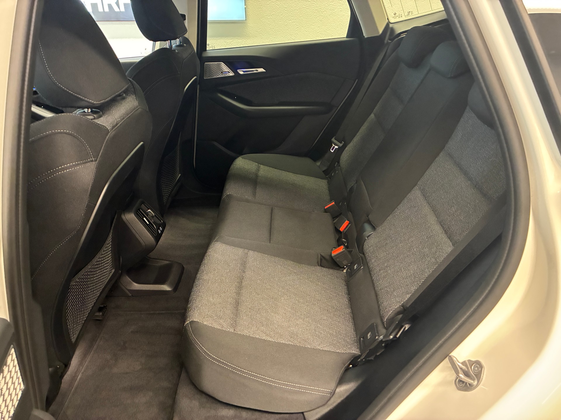BMW 225e xDrive Active Tourer-image-15