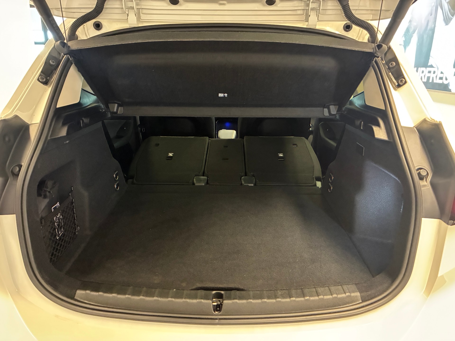 BMW 225e xDrive Active Tourer-image-6