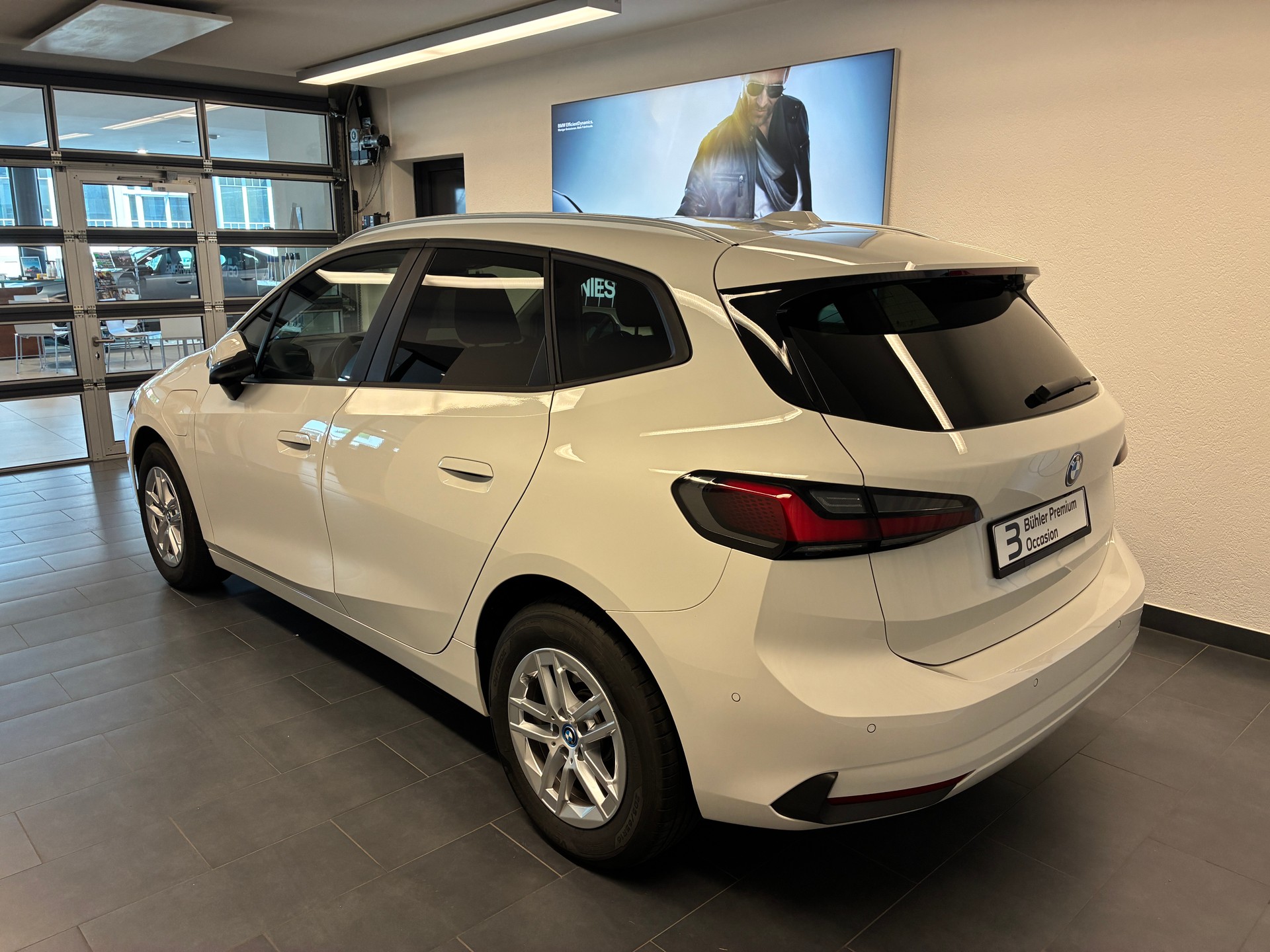 BMW 225e xDrive Active Tourer-showroom-element-3