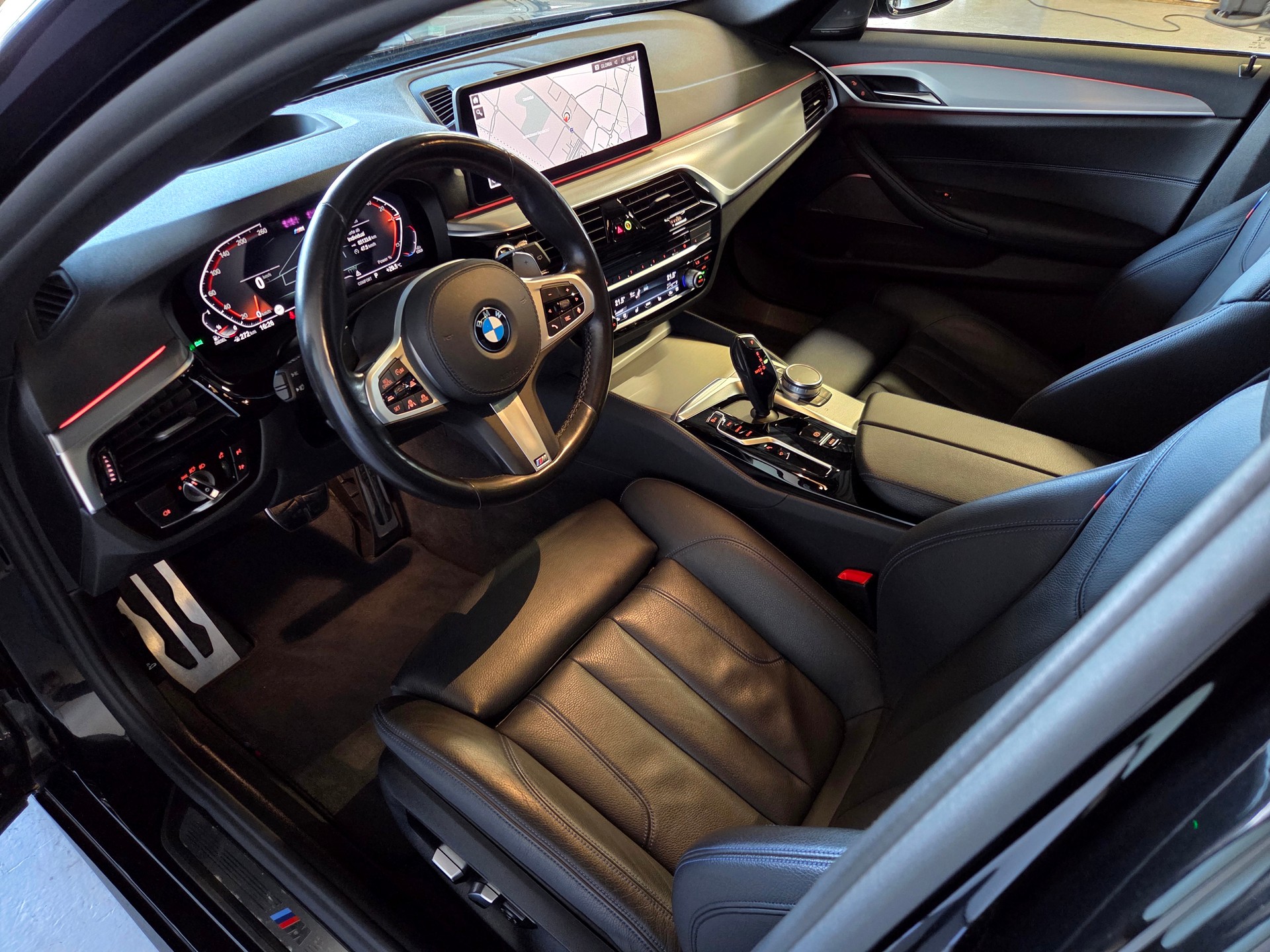 BMW 540d xDrive M-Sport Touring-showroom-element-3