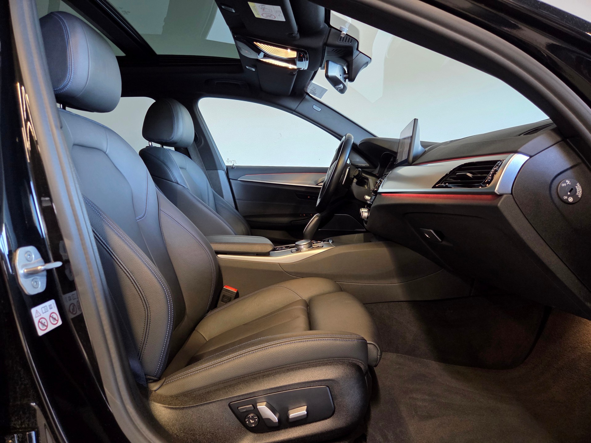 BMW 540d xDrive M-Sport Touring-image-19