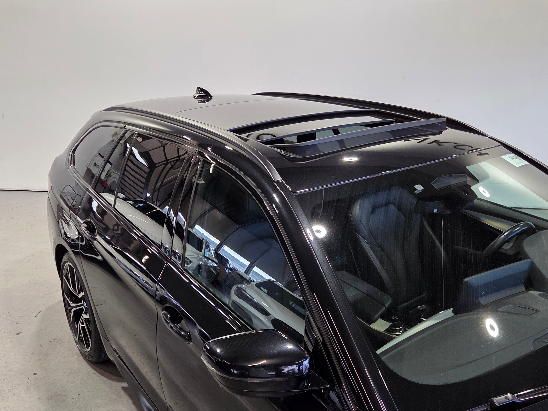 BMW 540d xDrive M-Sport Touring-image-9