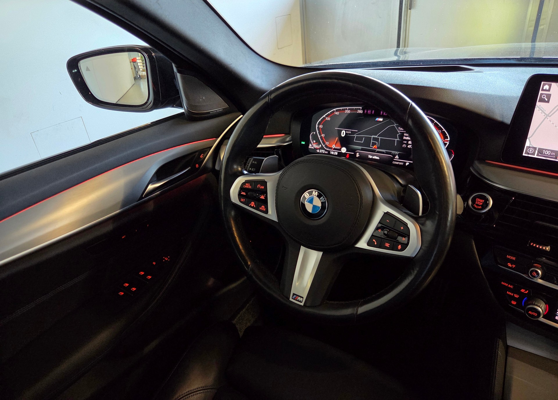 BMW 540d xDrive M-Sport Touring-image-17