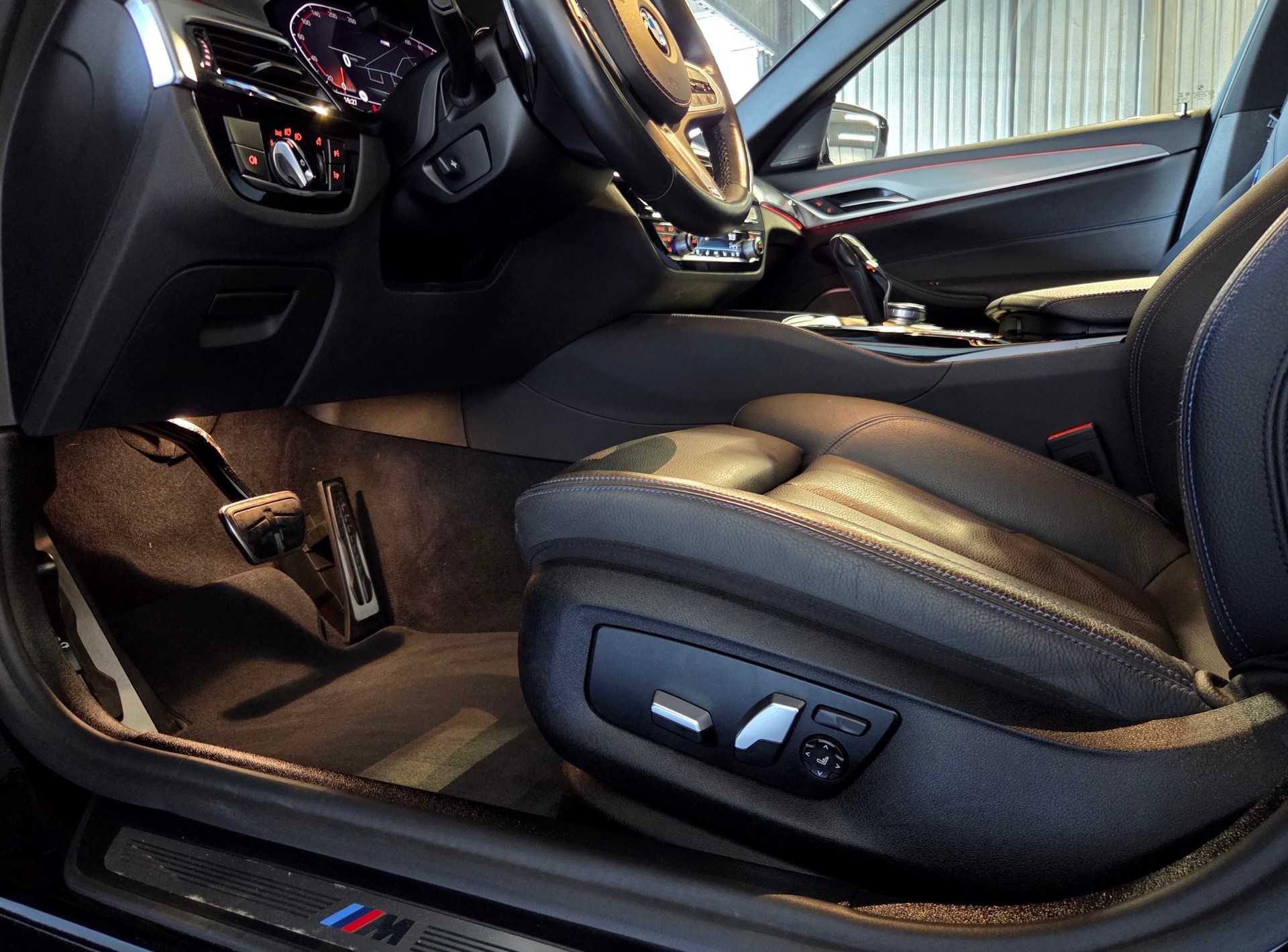 BMW 540d xDrive M-Sport Touring-image-12