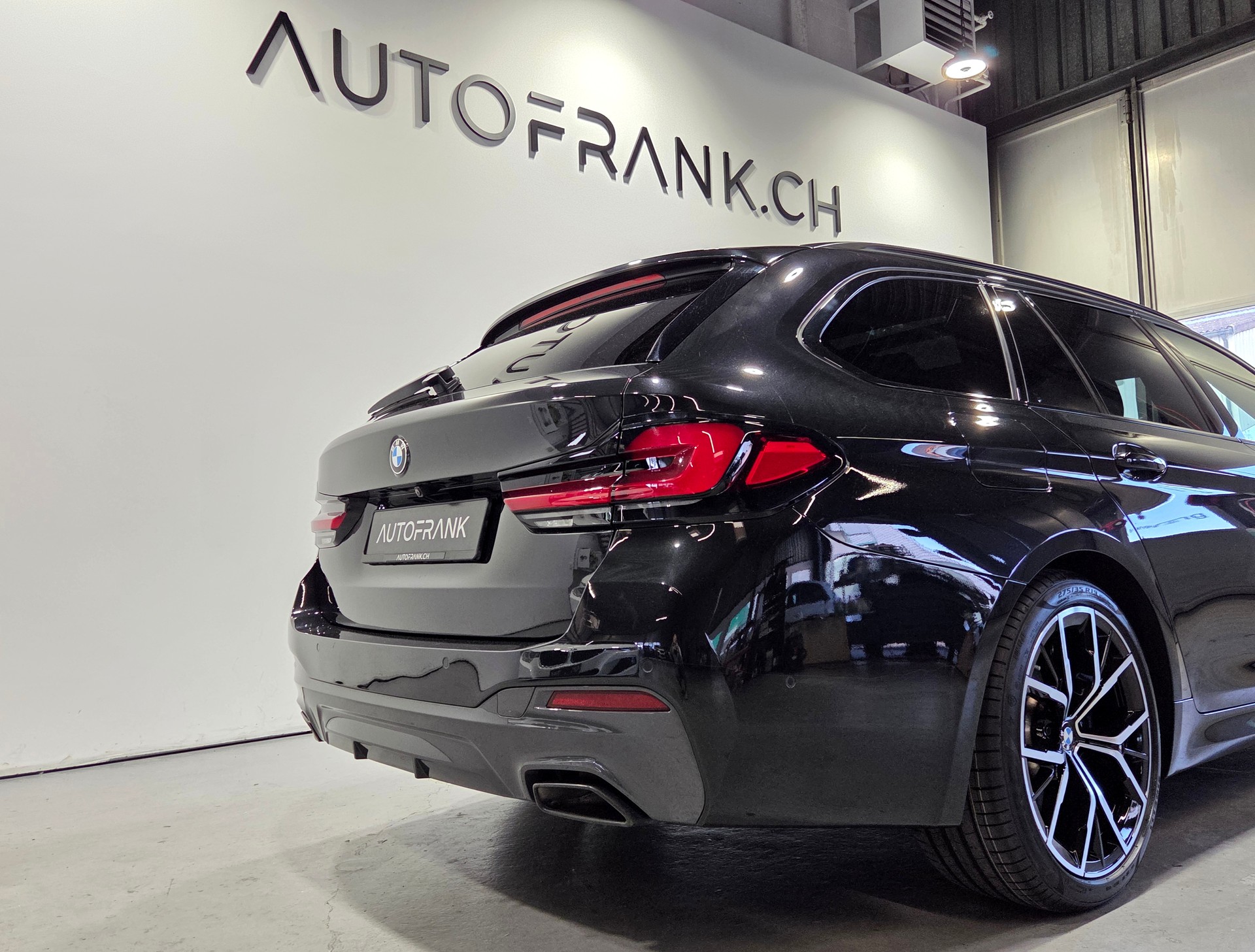 BMW 540d xDrive M-Sport Touring-image-10