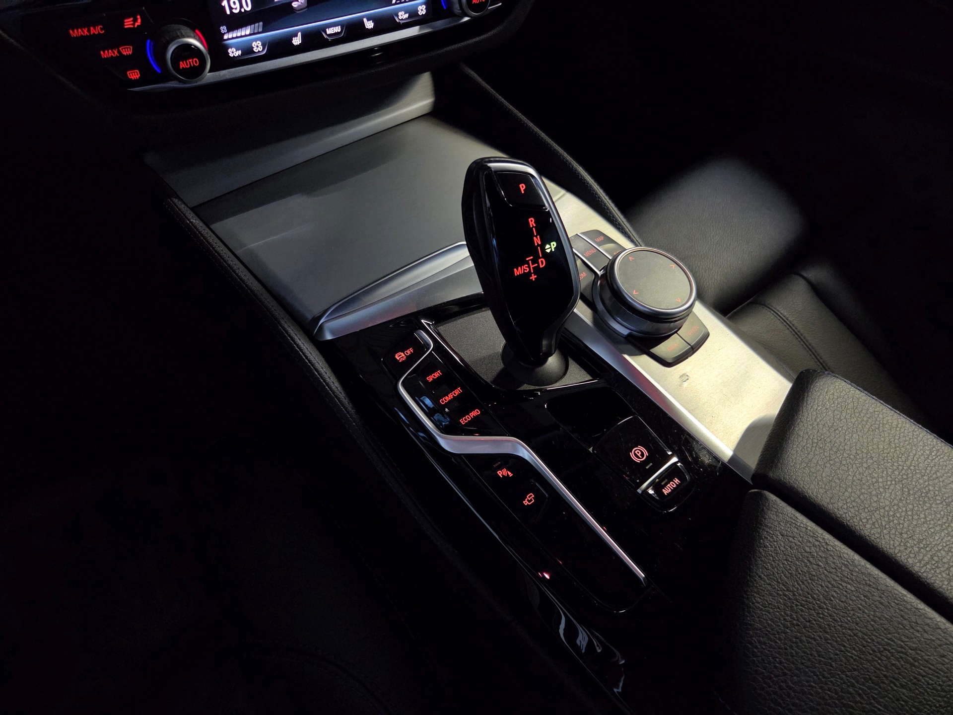 BMW 540d xDrive M-Sport Touring-image-13