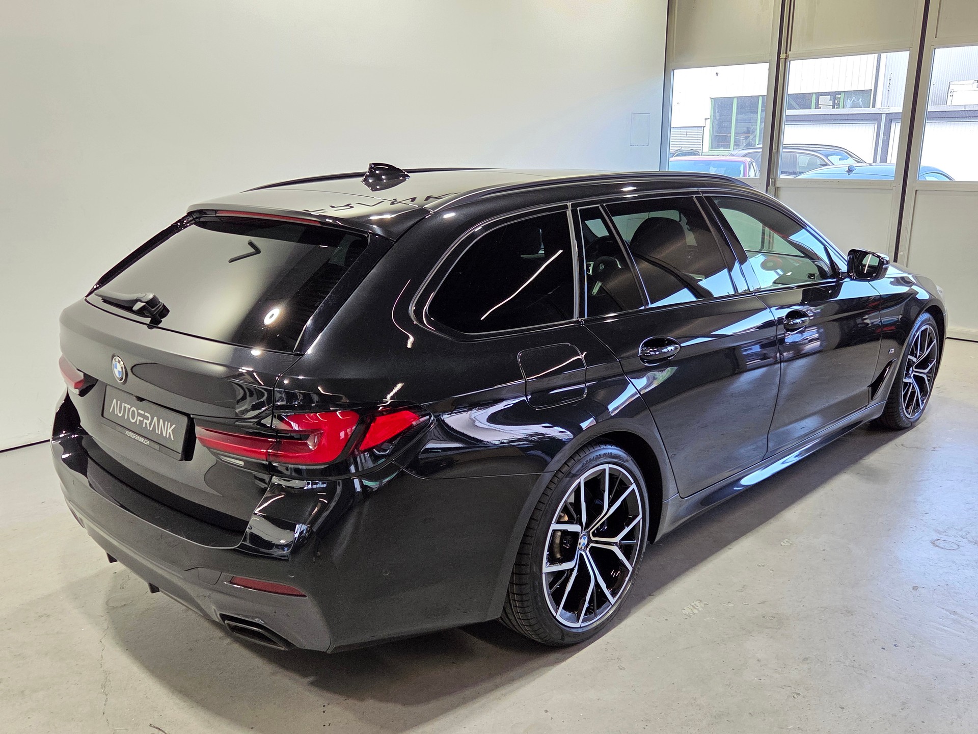 BMW 540d xDrive M-Sport Touring-image-21