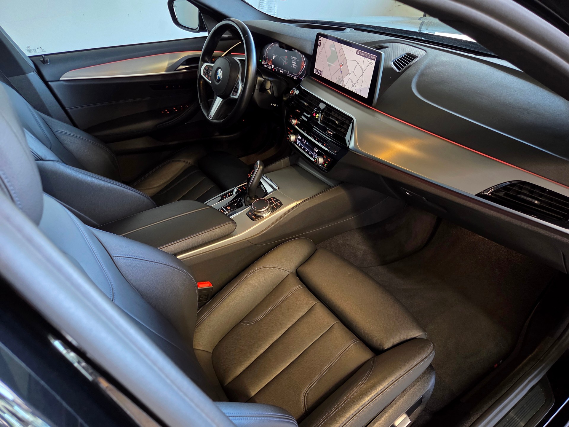 BMW 540d xDrive M-Sport Touring-image-14