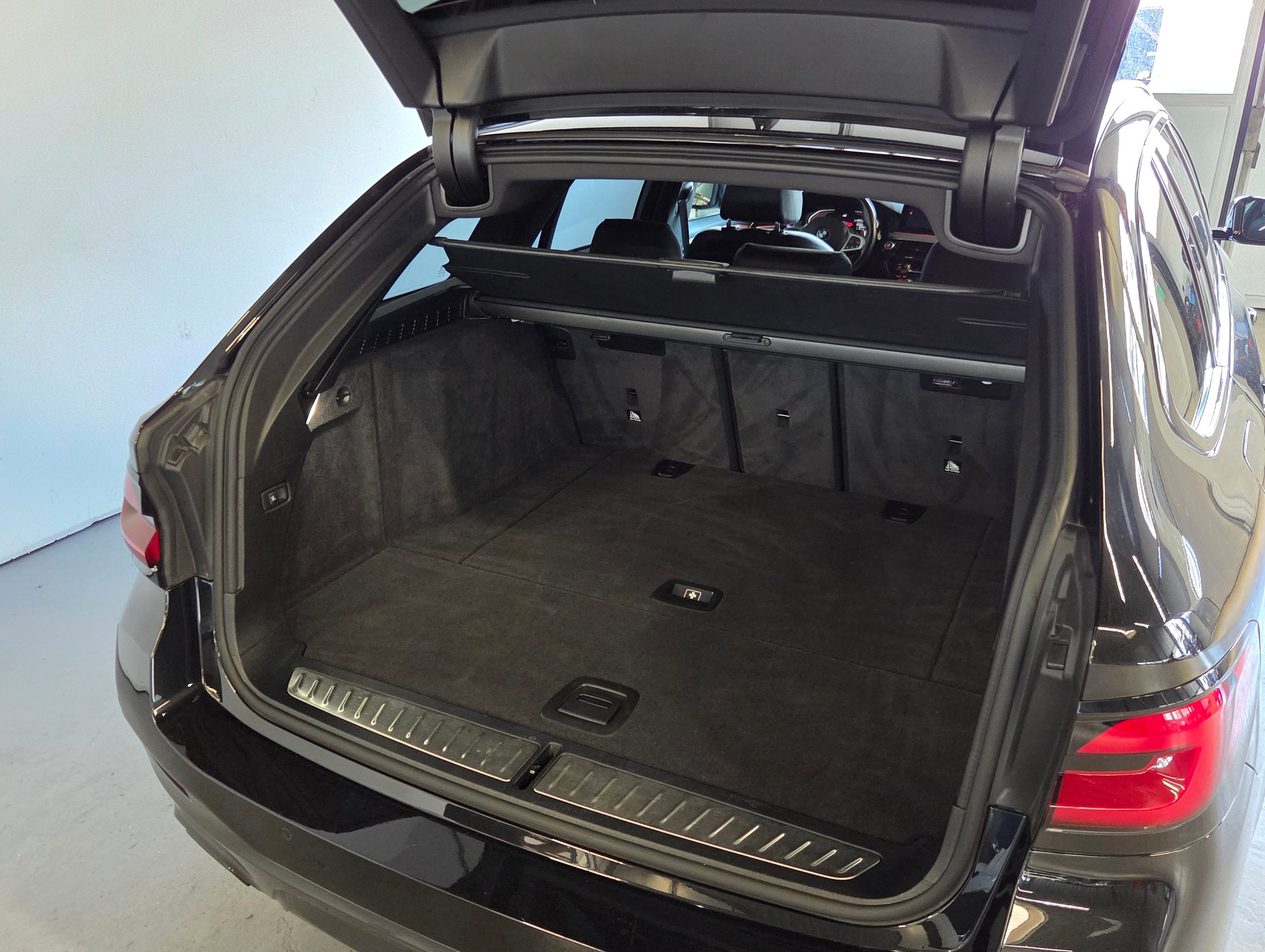 BMW 540d xDrive M-Sport Touring-image-24