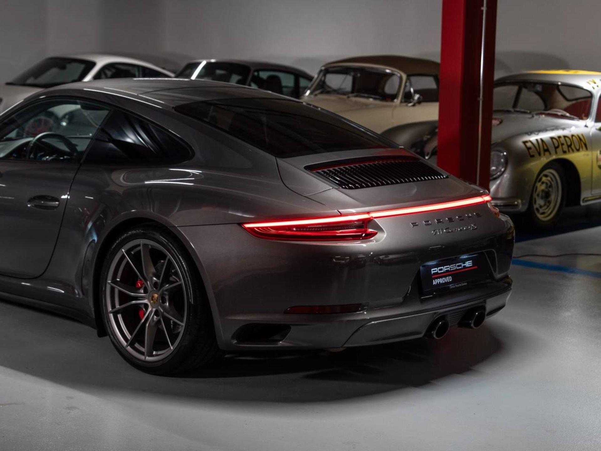 PORSCHE 911 Carrera 4S-image-21