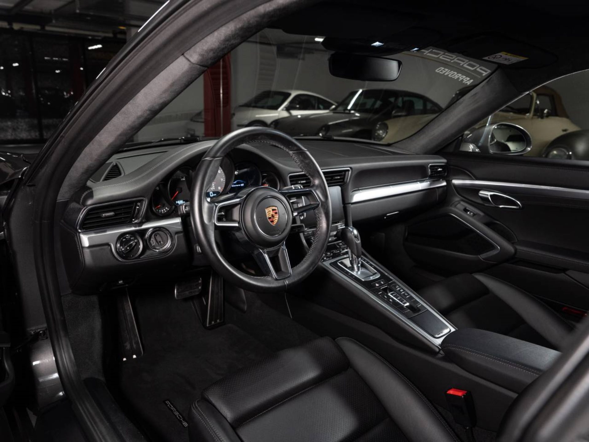 PORSCHE 911 Carrera 4S-showroom-element-3