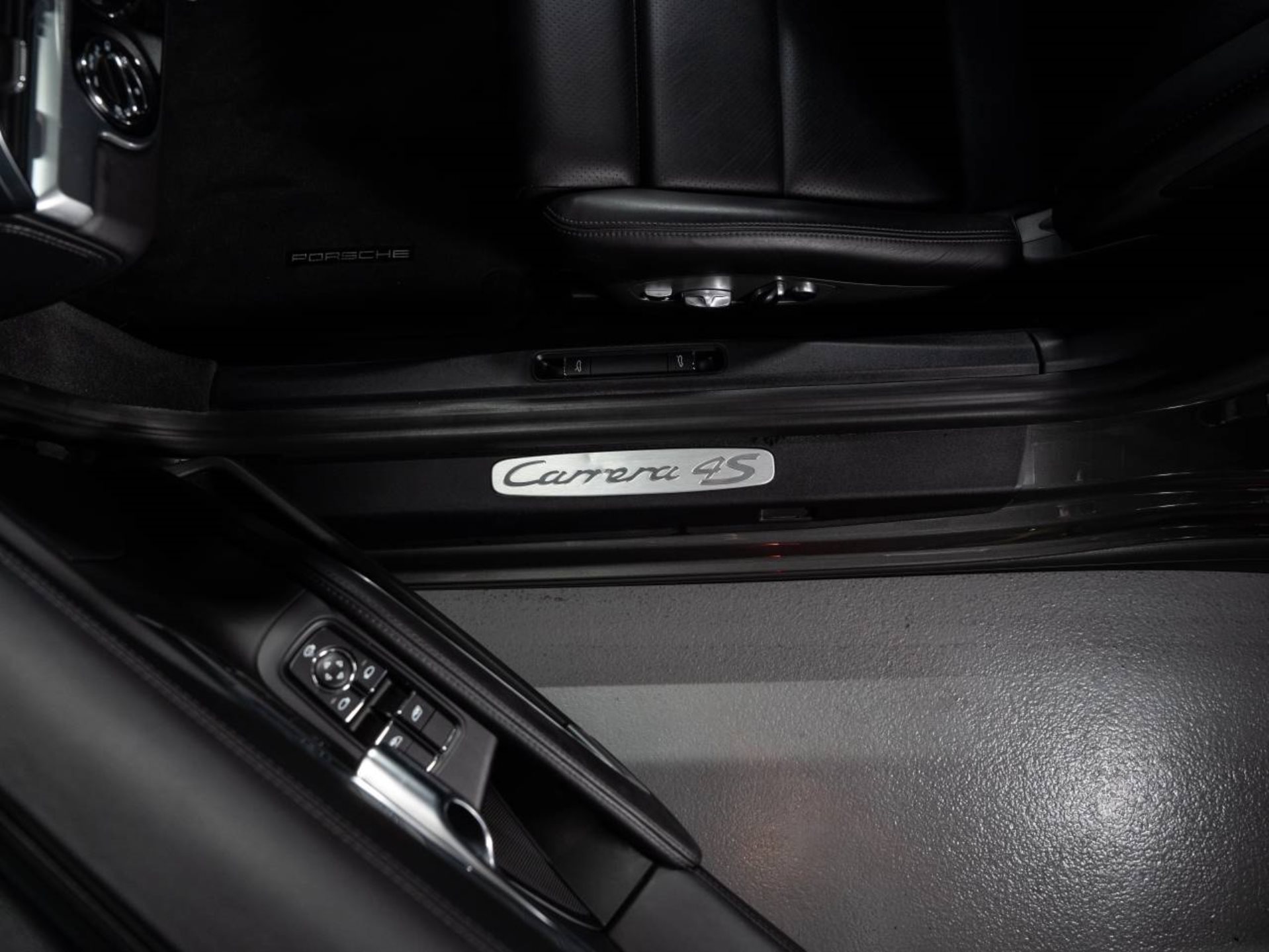 PORSCHE 911 Carrera 4S-image-18