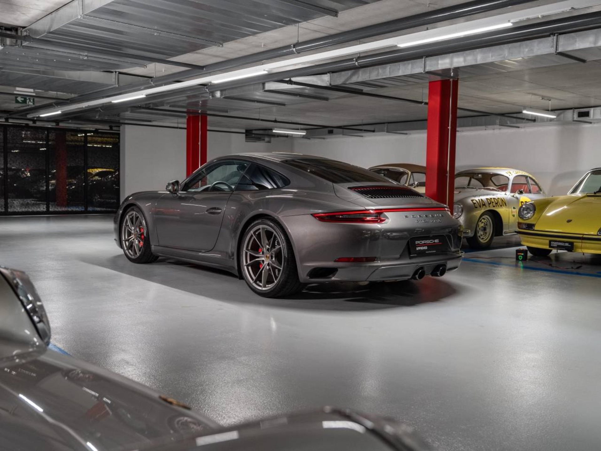 PORSCHE 911 Carrera 4S-showroom-element-2