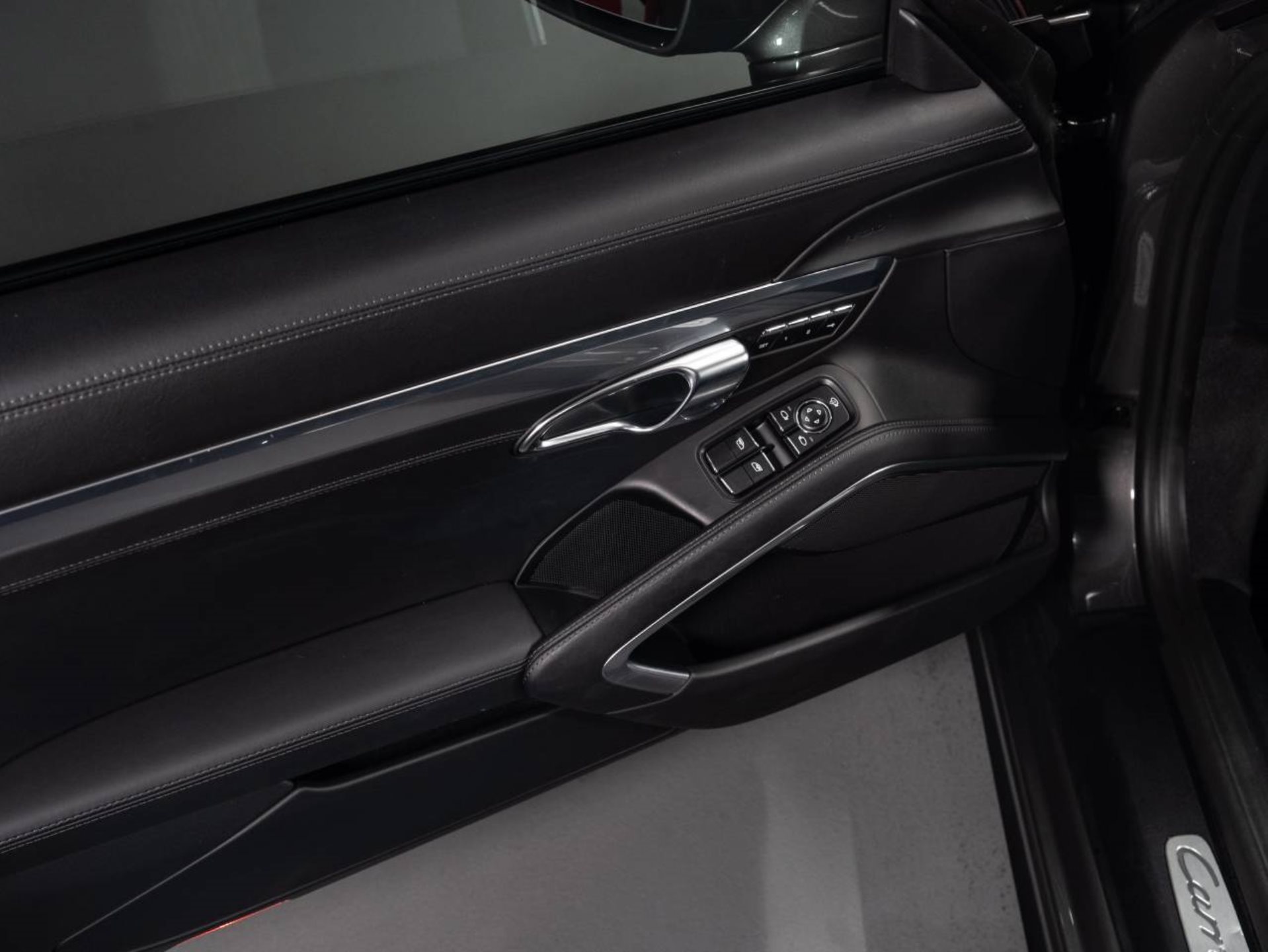 PORSCHE 911 Carrera 4S-image-17