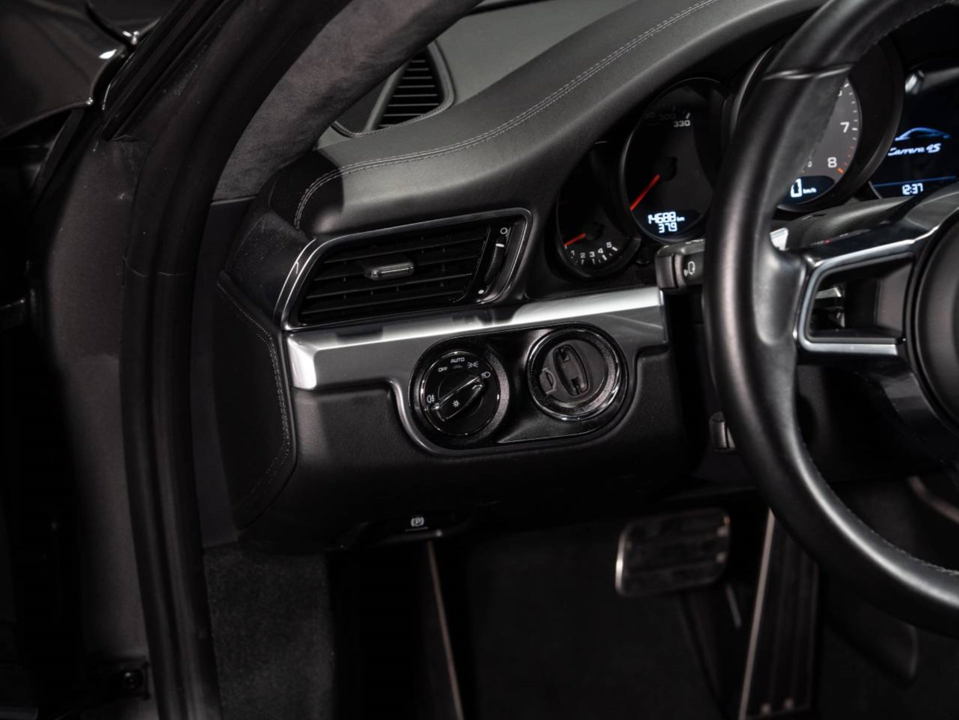 PORSCHE 911 Carrera 4S-image-12