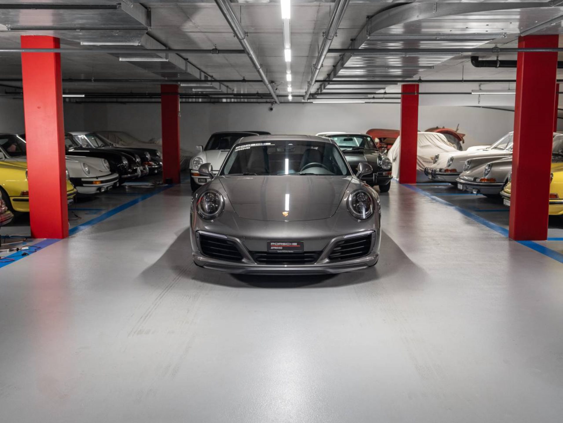 PORSCHE 911 Carrera 4S-showroom-element-1