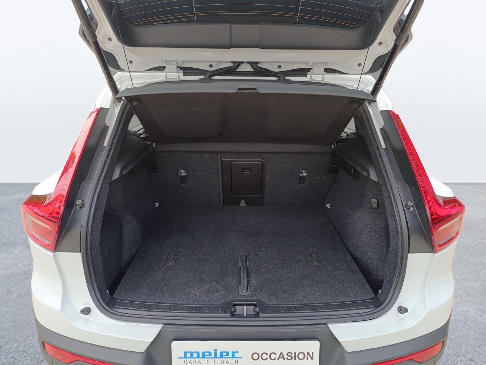 VOLVO XC40 2.0 B4 MH Plus Dark-image-13