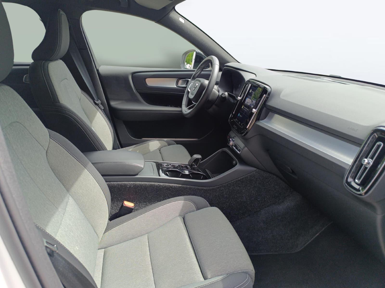 VOLVO XC40 2.0 B4 MH Plus Dark-image-8