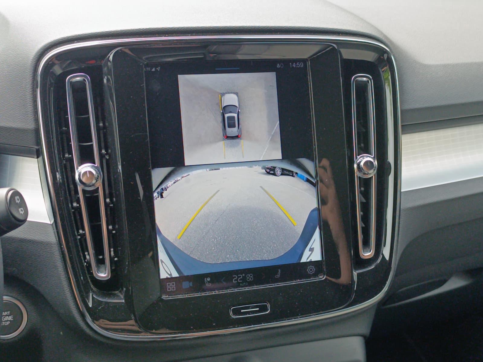 VOLVO XC40 2.0 B4 MH Plus Dark-image-14