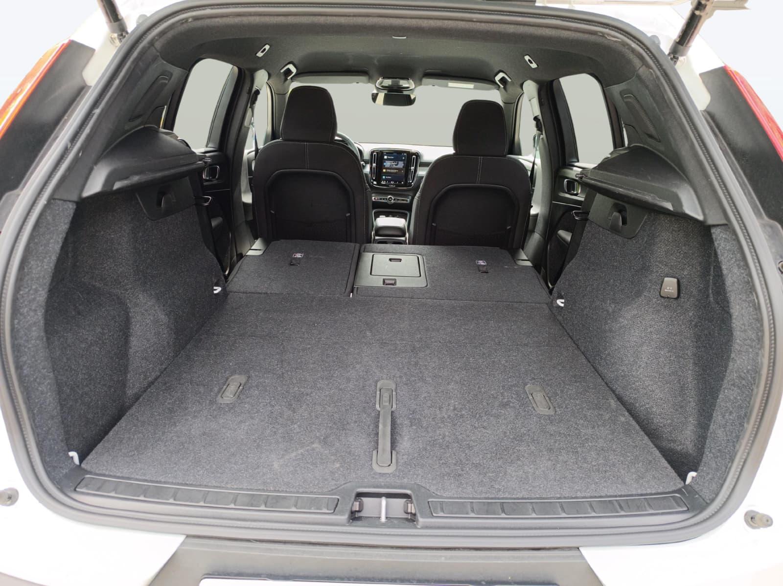 VOLVO XC40 2.0 B4 MH Plus Dark-image-12