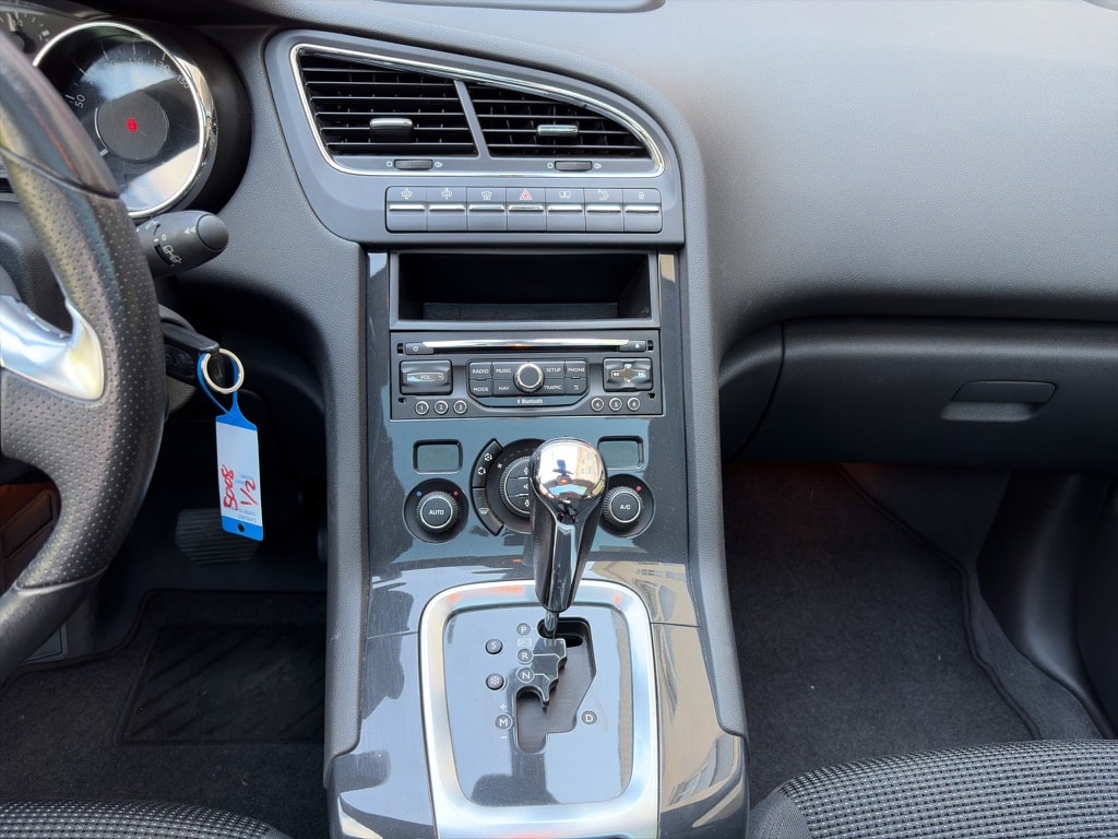 PEUGEOT 5008 1.6 BlueHDi Sensation Tiptronic-image-12