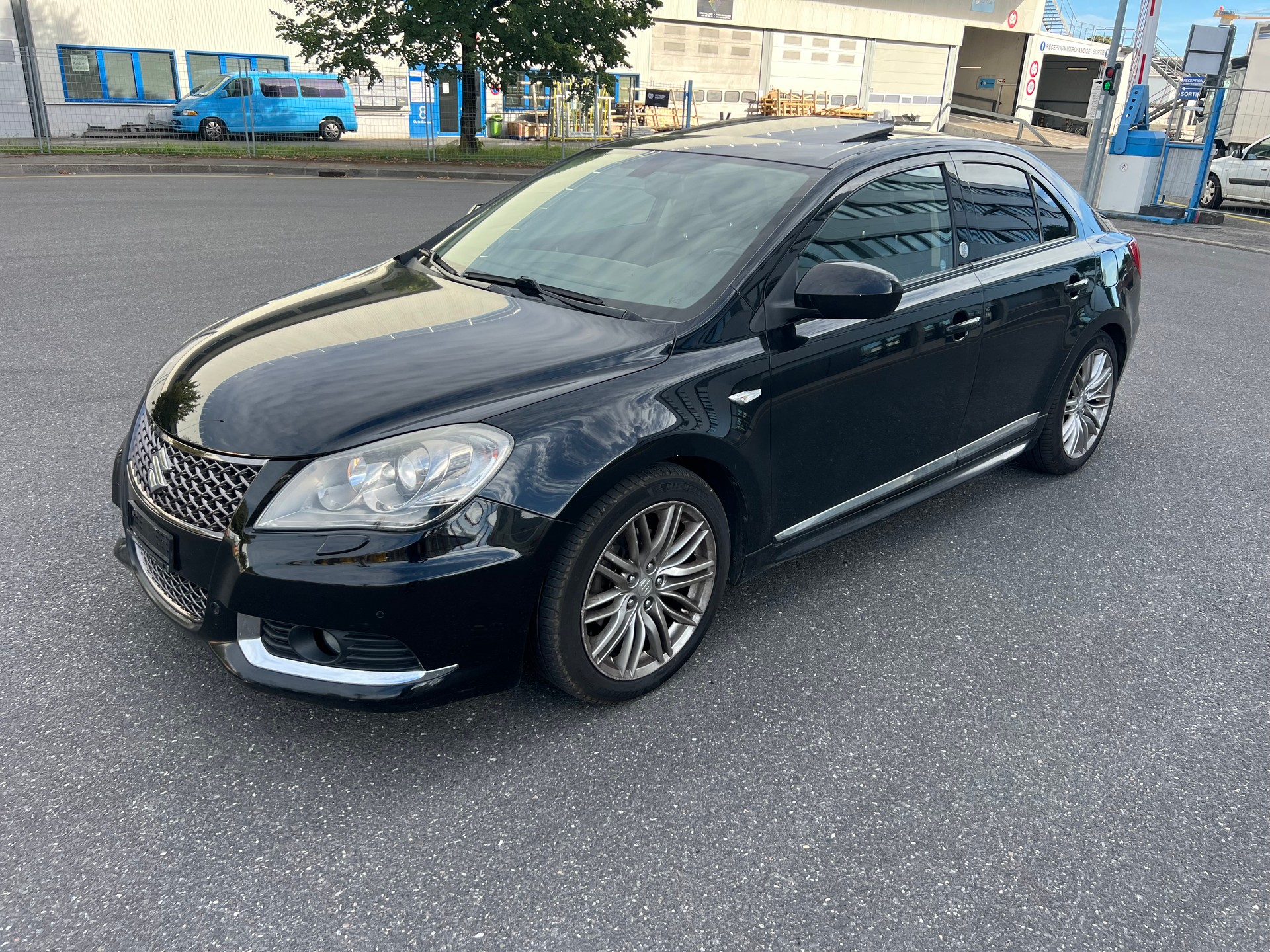 SUZUKI Kizashi 2.4 GL Top Indigo 4WD CVT