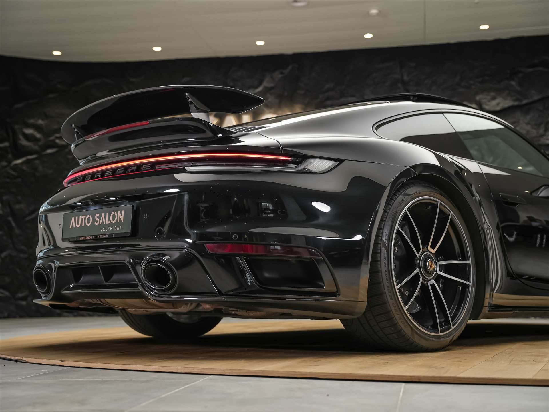 PORSCHE 911 Turbo S PDK *CH Auto*Panorama*Sitzlüftung*Burmester*-image-17