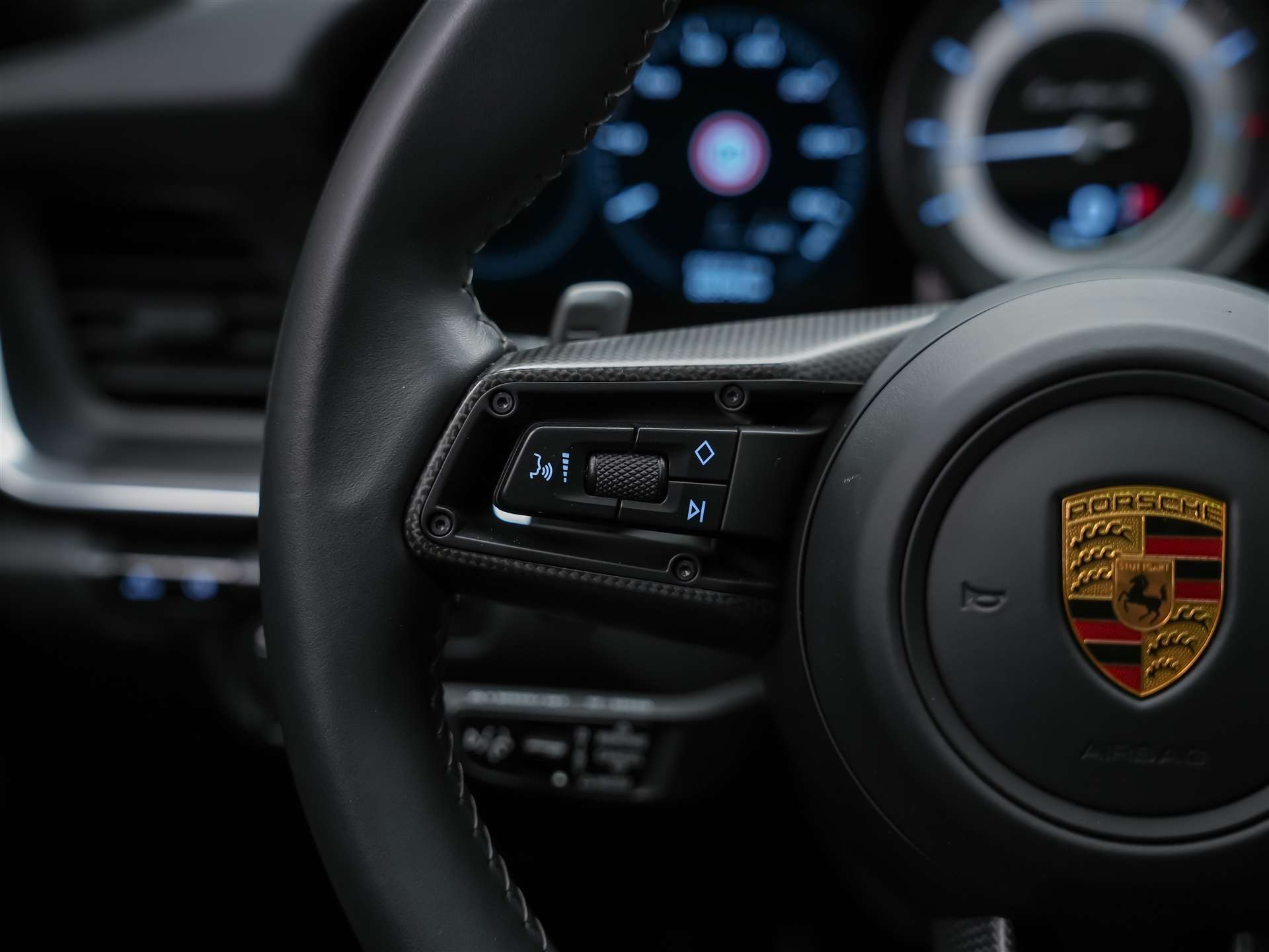 PORSCHE 911 Turbo S PDK *CH Auto*Panorama*Sitzlüftung*Burmester*-image-32