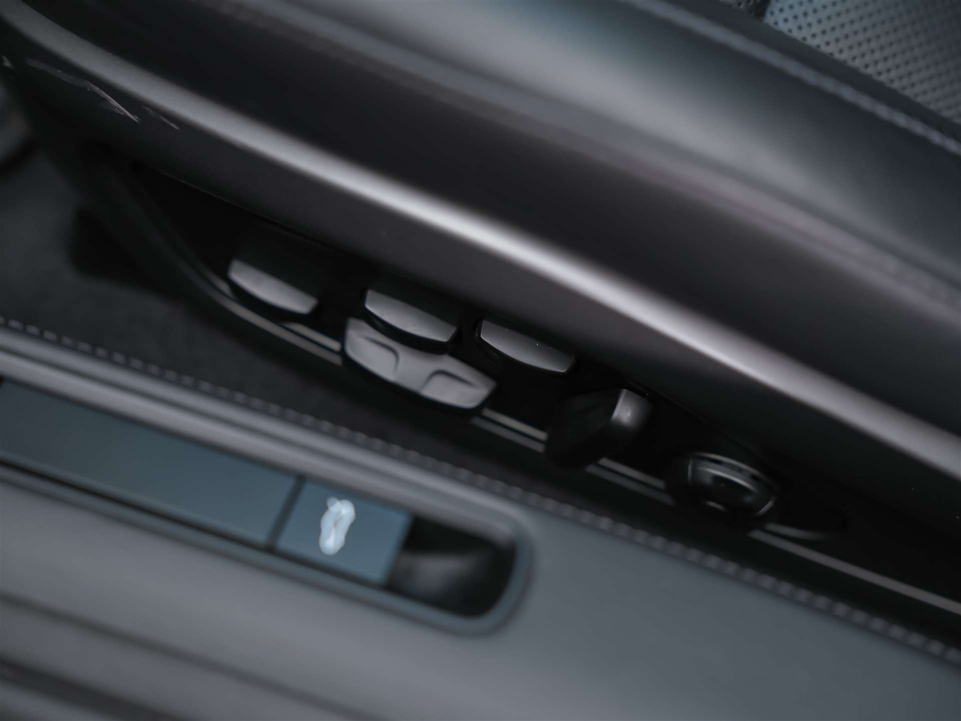 PORSCHE 911 Turbo S PDK *CH Auto*Panorama*Sitzlüftung*Burmester*-image-30