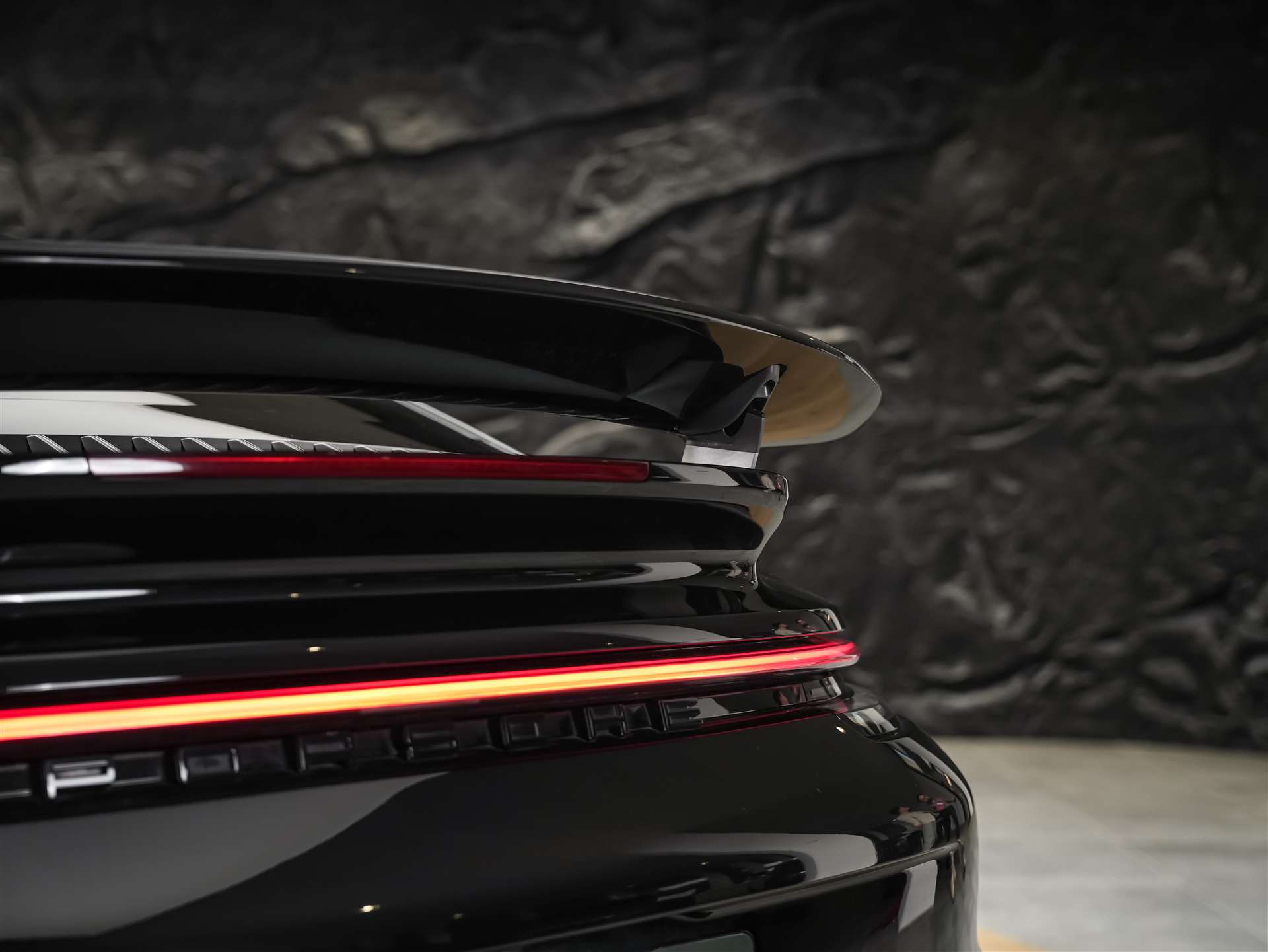 PORSCHE 911 Turbo S PDK *CH Auto*Panorama*Sitzlüftung*Burmester*-image-18