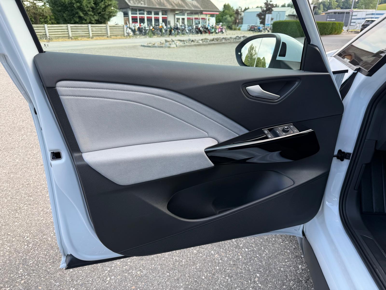 VW ID.3 Pro 59 kWh Pro United-image-11