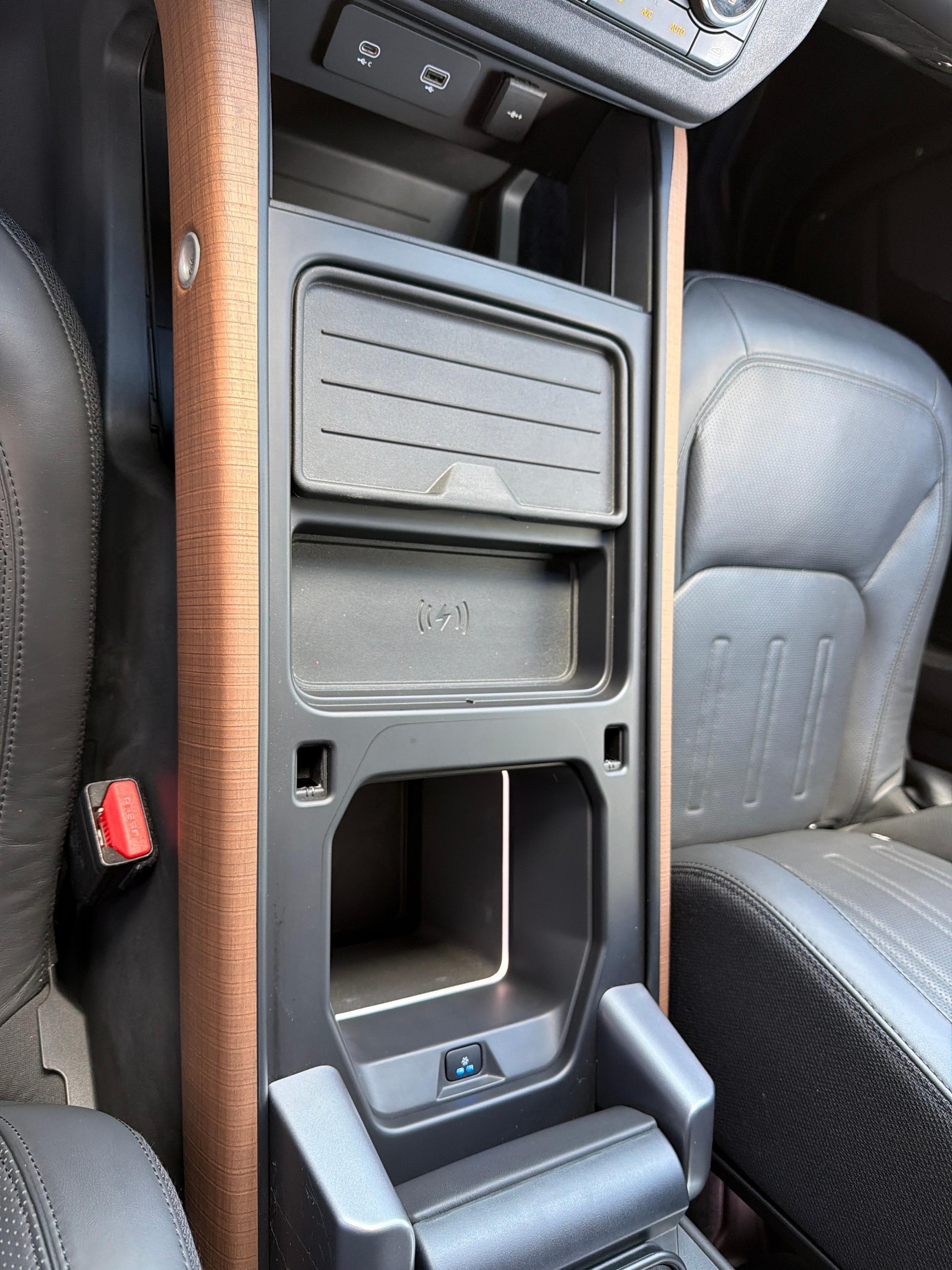 LAND ROVER Defender 110 3.0 I6 X mit Standheizung und Anhängerkupplung-image-17