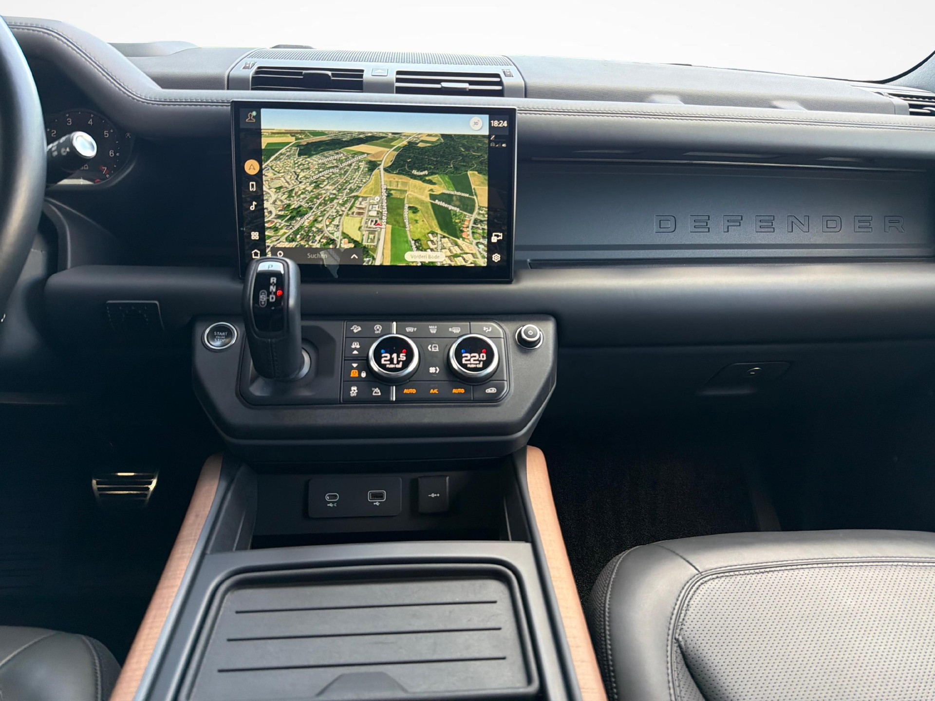 LAND ROVER Defender 110 3.0 I6 X mit Standheizung und Anhängerkupplung-image-13