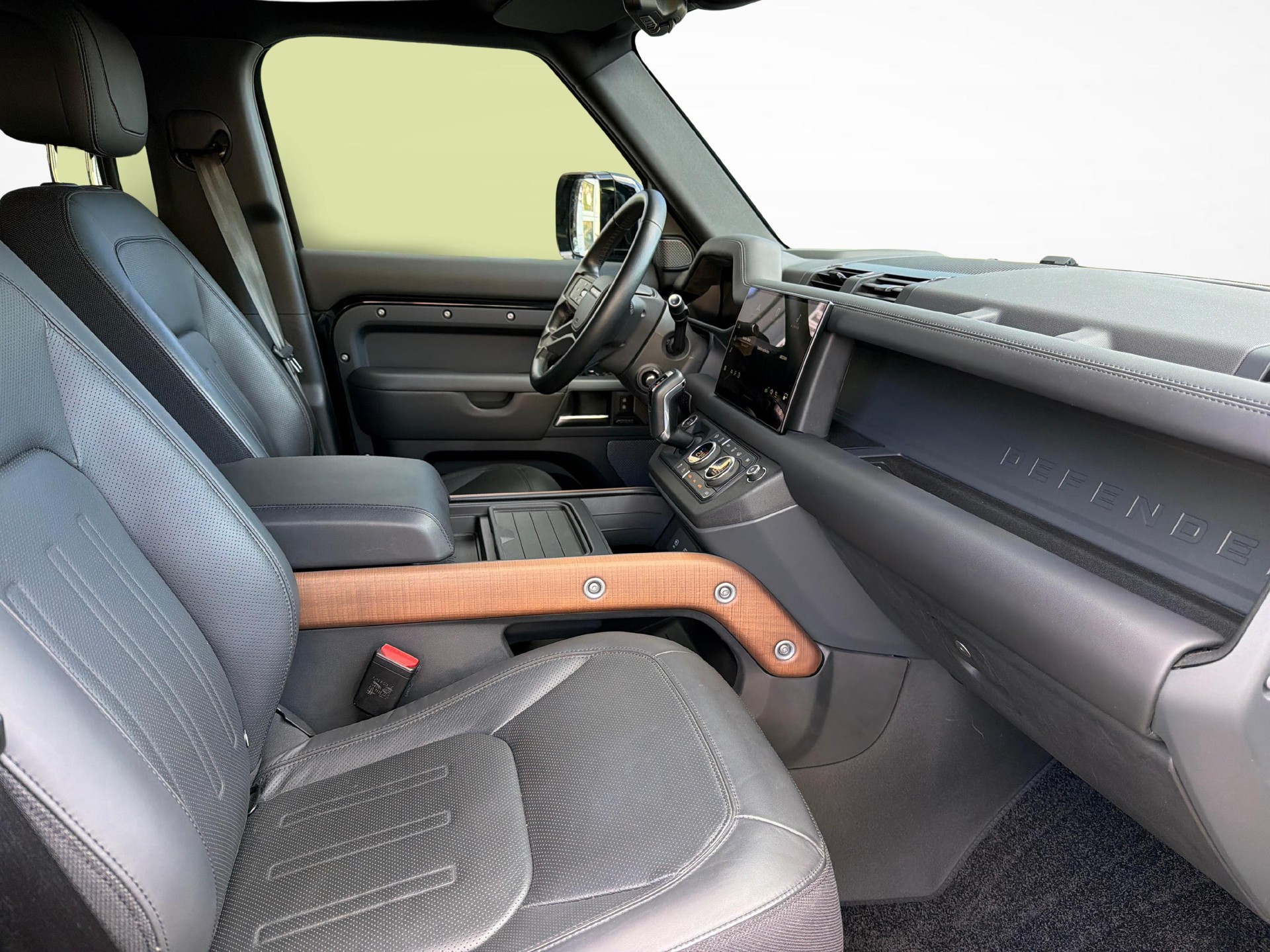 LAND ROVER Defender 110 3.0 I6 X mit Standheizung und Anhängerkupplung-image-9
