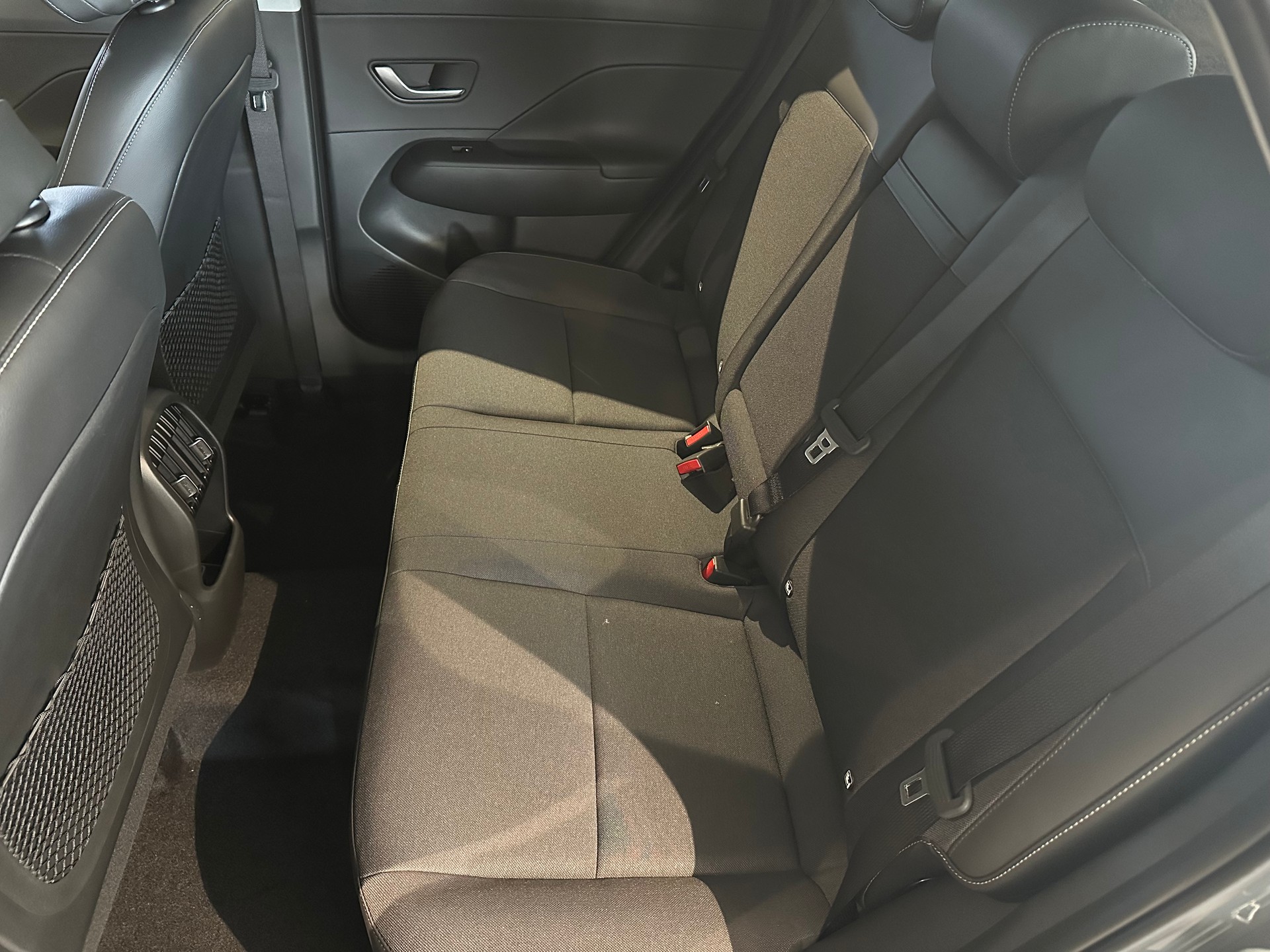 HYUNDAI Kona 1.6 HEV Amplia-image-11