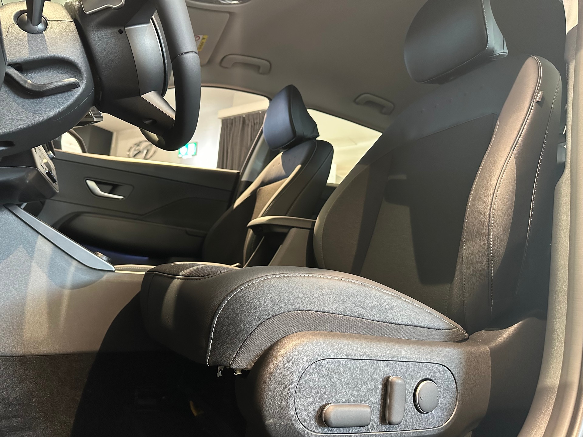 HYUNDAI Kona 1.6 HEV Amplia-image-8