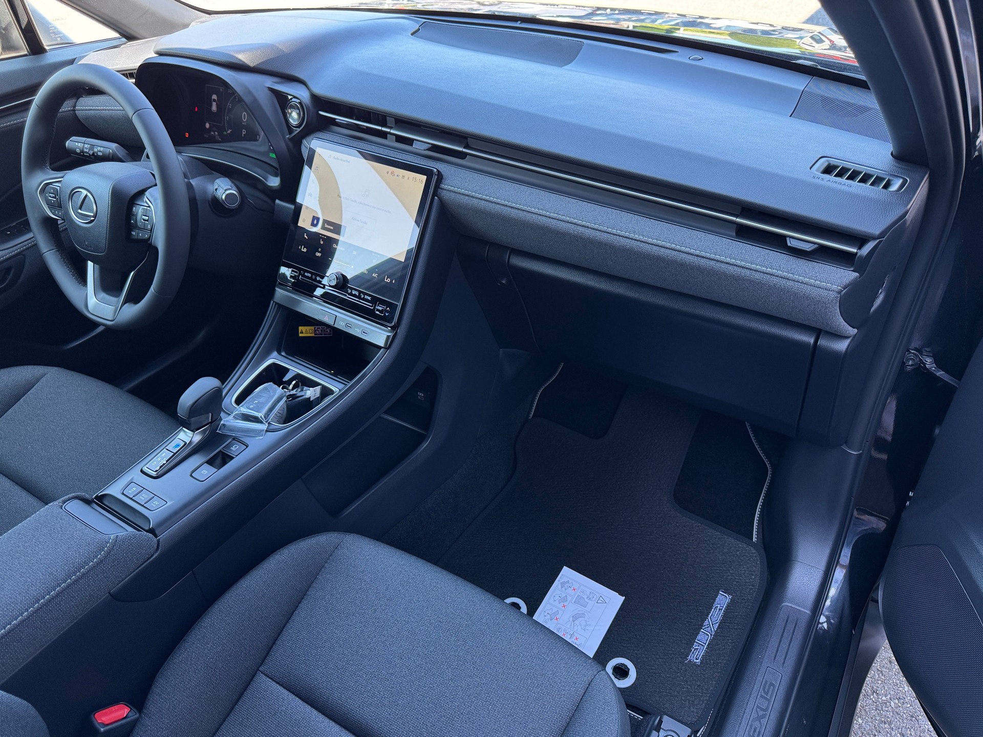 LEXUS LBX FWD Impression CVT-image-10