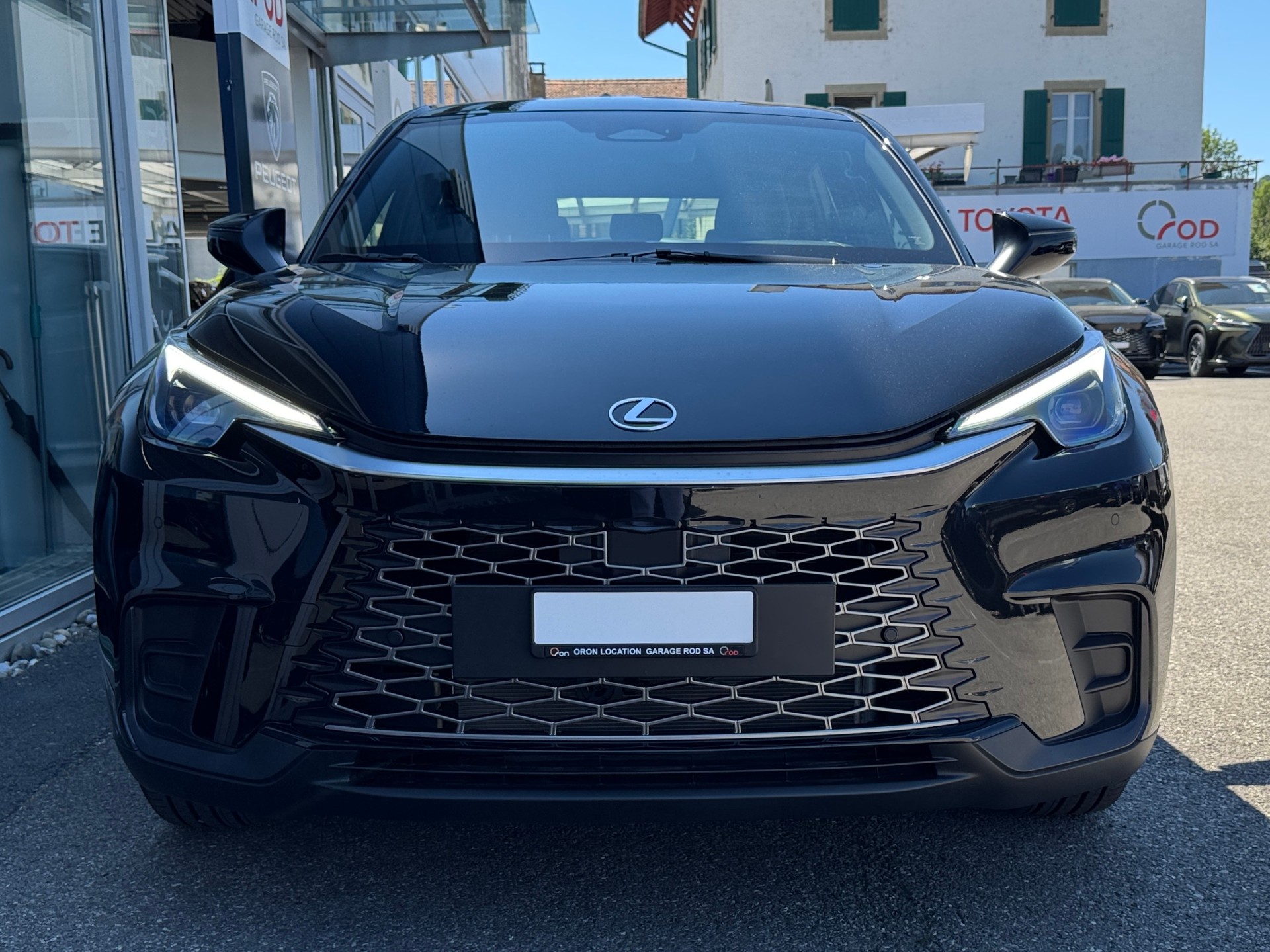 LEXUS LBX FWD Impression CVT-showroom-element-2