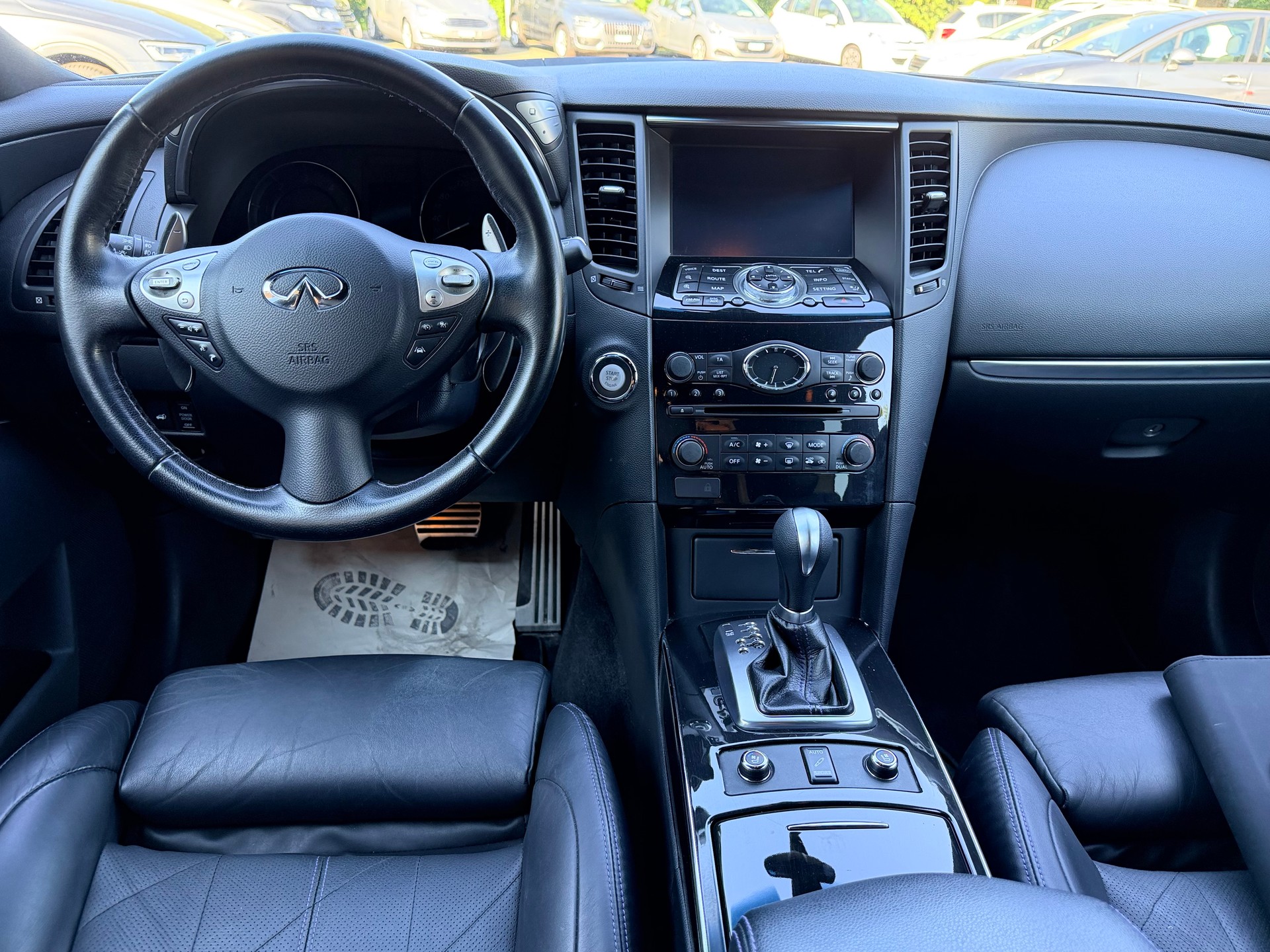 INFINITI QX70 3.0d S Premium AWD Automatic-image-22