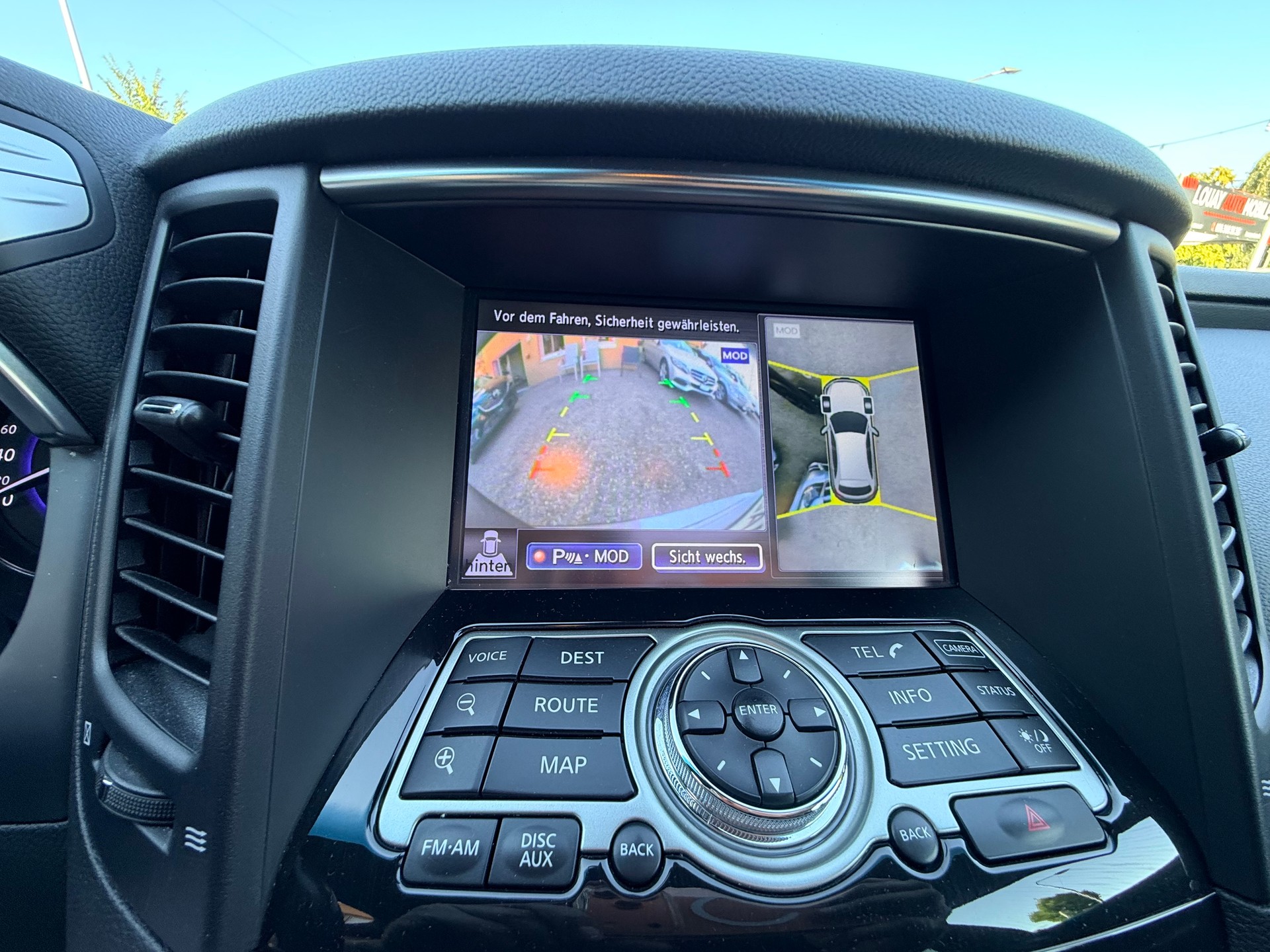 INFINITI QX70 3.0d S Premium AWD Automatic-image-15