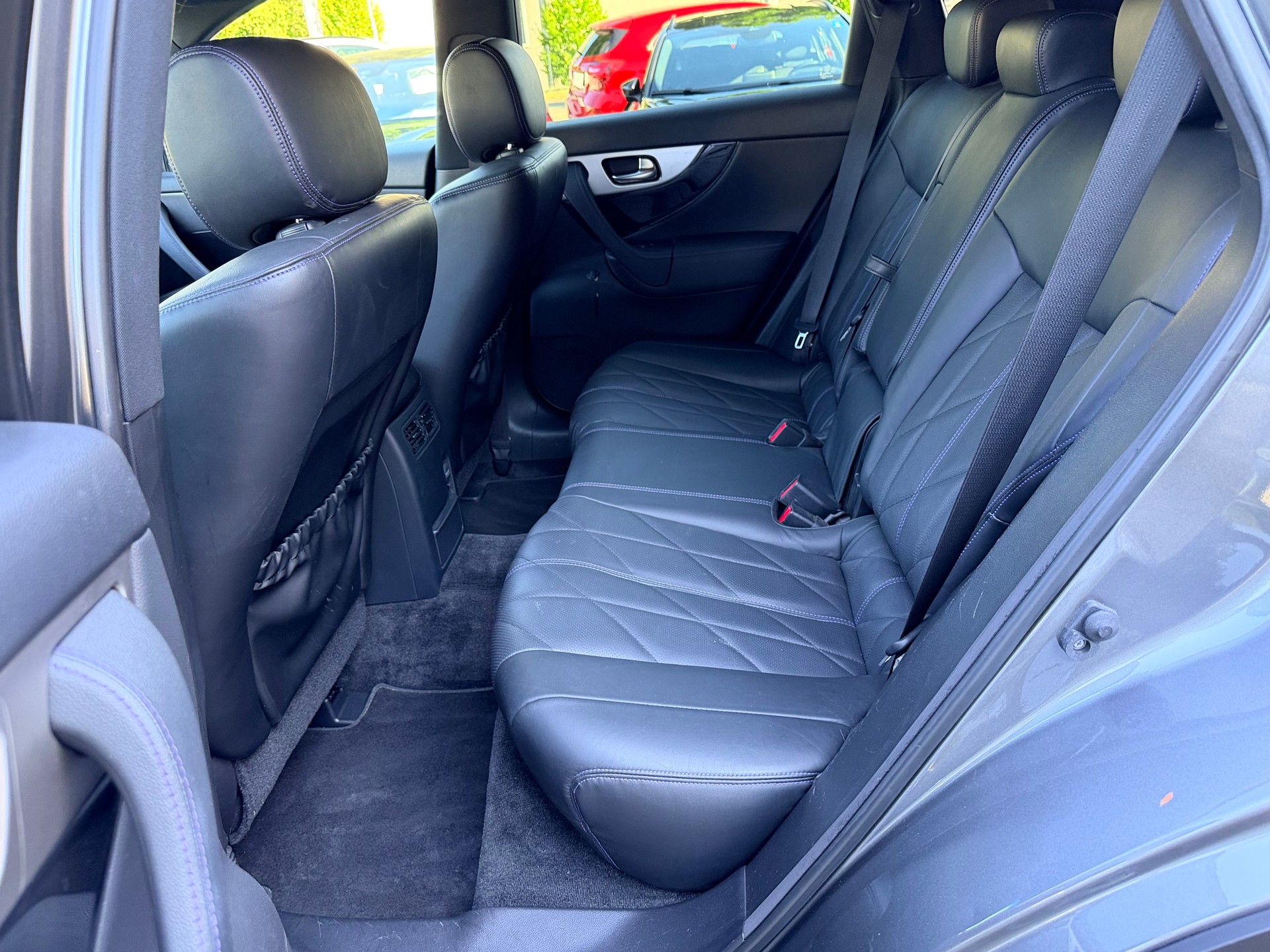INFINITI QX70 3.0d S Premium AWD Automatic-image-23