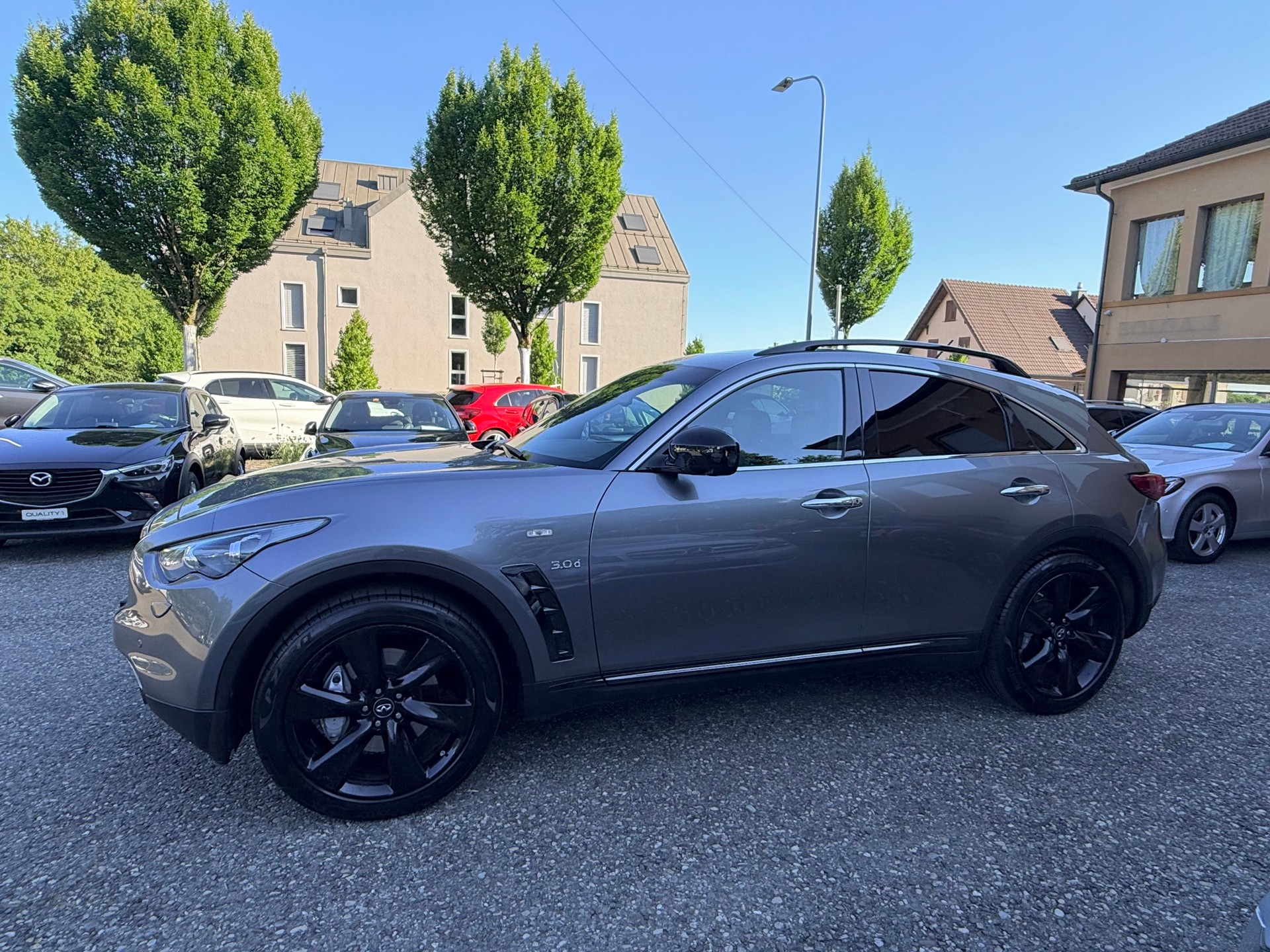 INFINITI QX70 3.0d S Premium AWD Automatic-image-12
