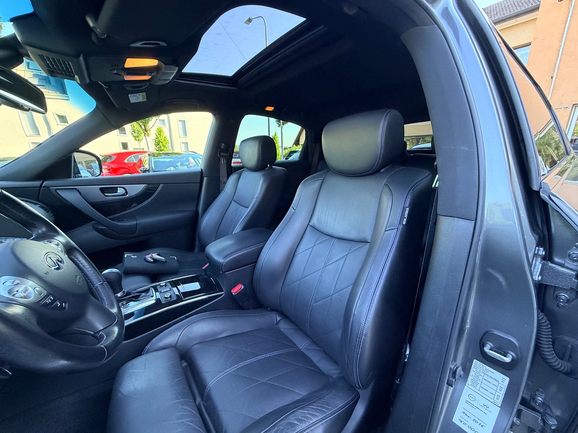 INFINITI QX70 3.0d S Premium AWD Automatic-image-21