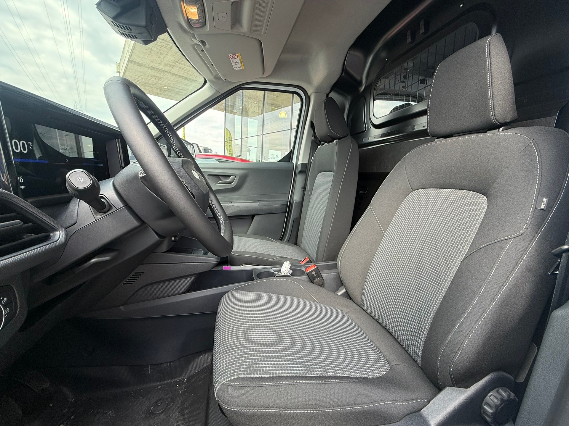 FORD E-Transit Courier Van Trend 43,5kWh-image-8