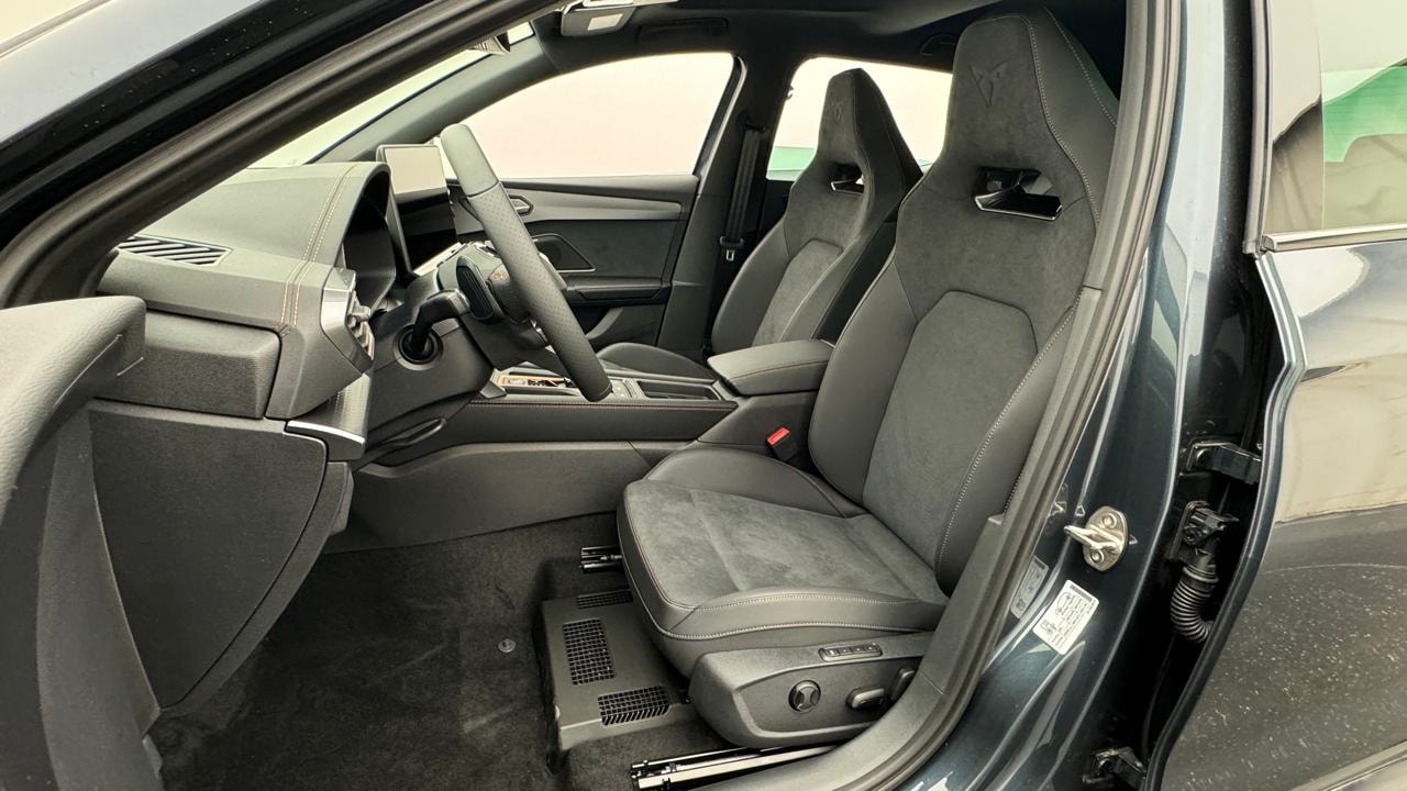 CUPRA LEON 1.5 e-HYBRID pHEV VZ Black Edition-image-5