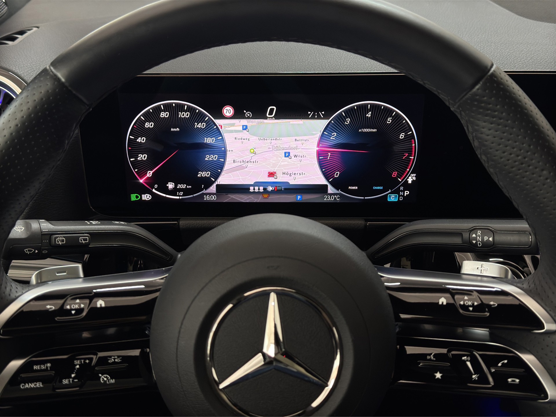MERCEDES-BENZ GLA 200 Night Edition AMG Line 7G-DCT "20"Alu-AHK-Pano-RF.-Kamera"-image-14