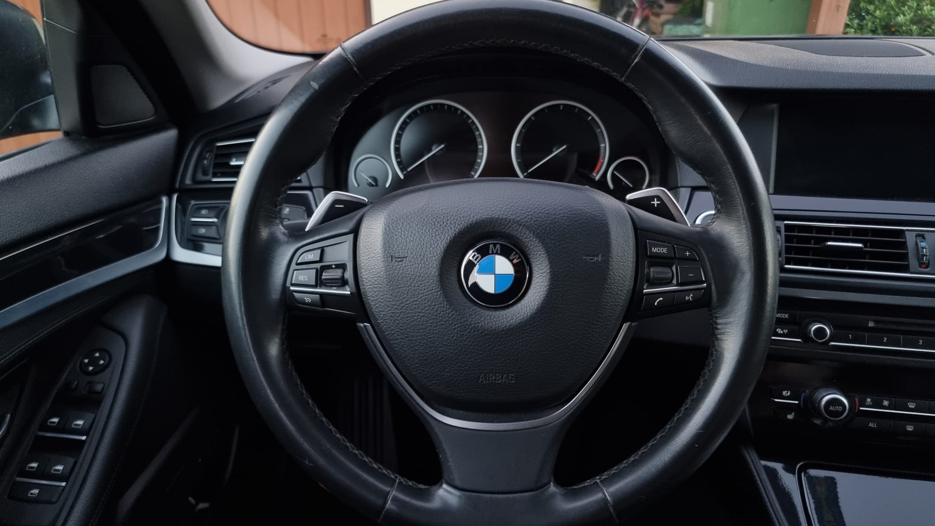 BMW 525d xDrive-image-12